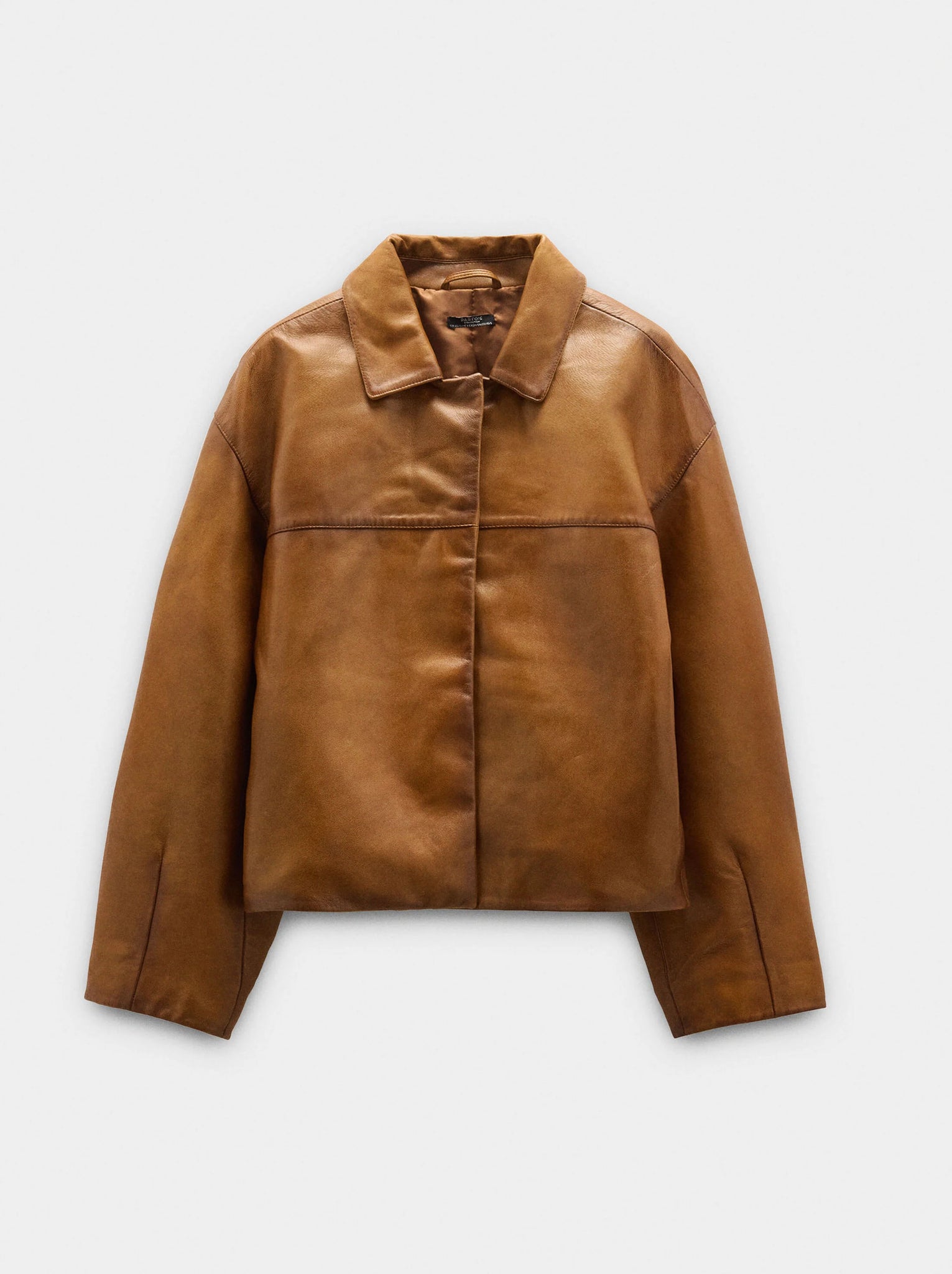 Chaqueta de piel con pespuntes