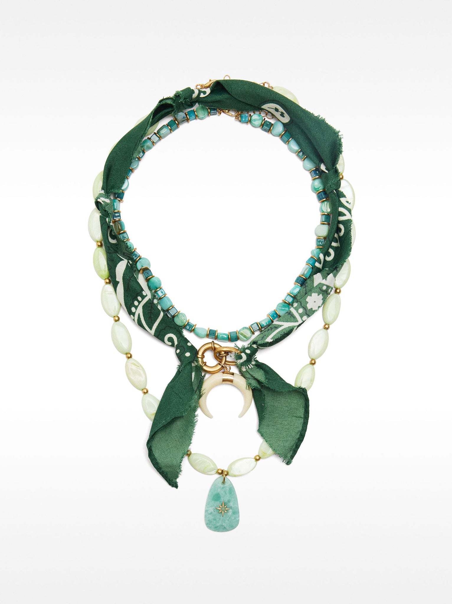 Set de collares con piedras y conchas