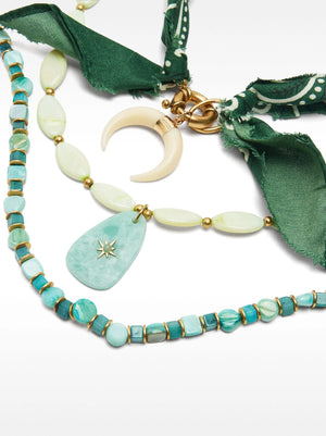 Set de collares con piedras y conchas