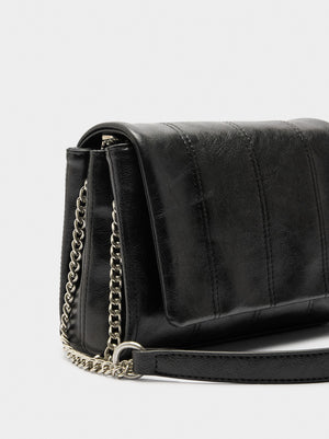 Bolso de hombro acolchado con solapa