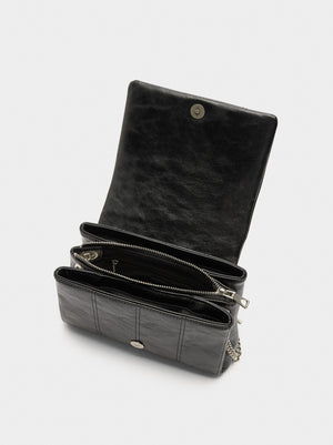 Bolso de hombro acolchado con solapa