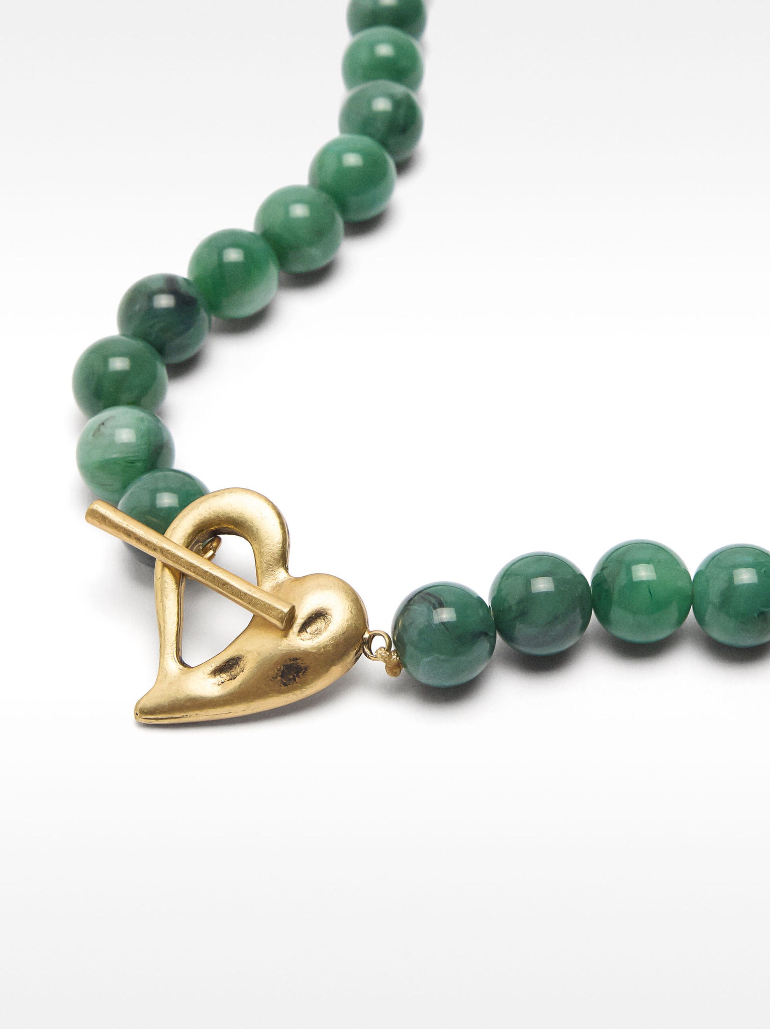 Collar corto de cuentas efecto piedra