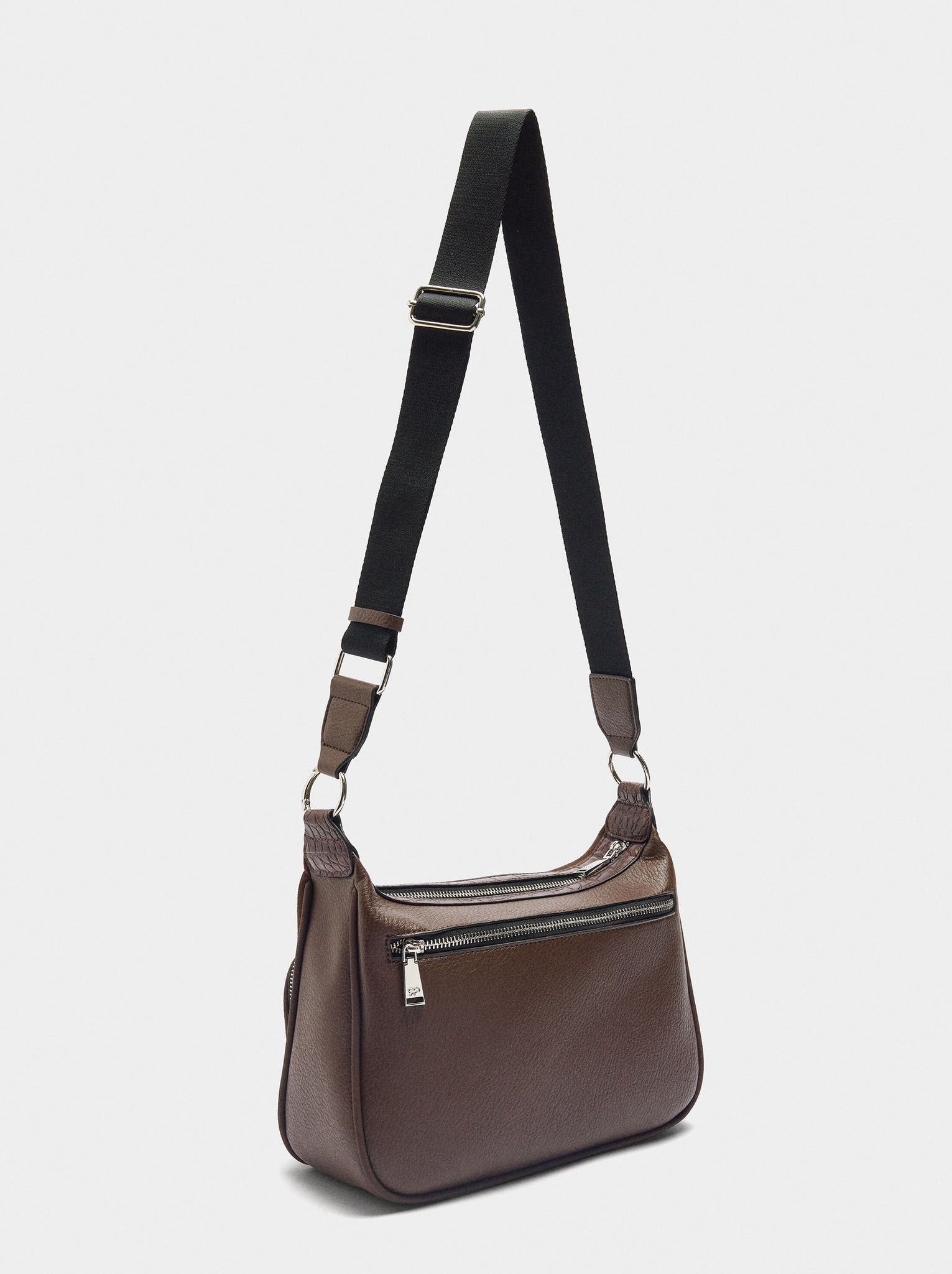 Bolso bandolera con piel