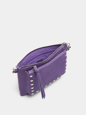 Bolso bandolera con tachuelas
