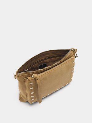 Bolso bandolera con tachuelas
