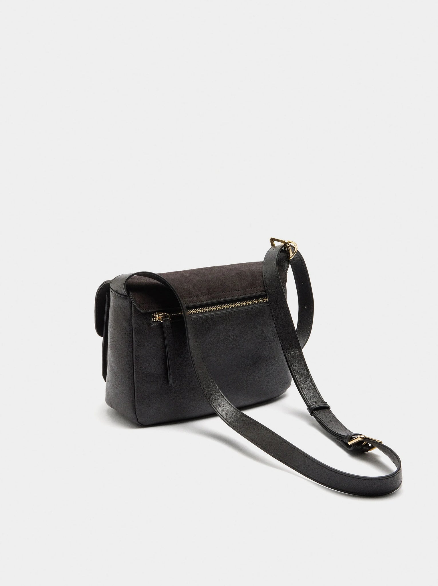 Bolso bandolera con piel