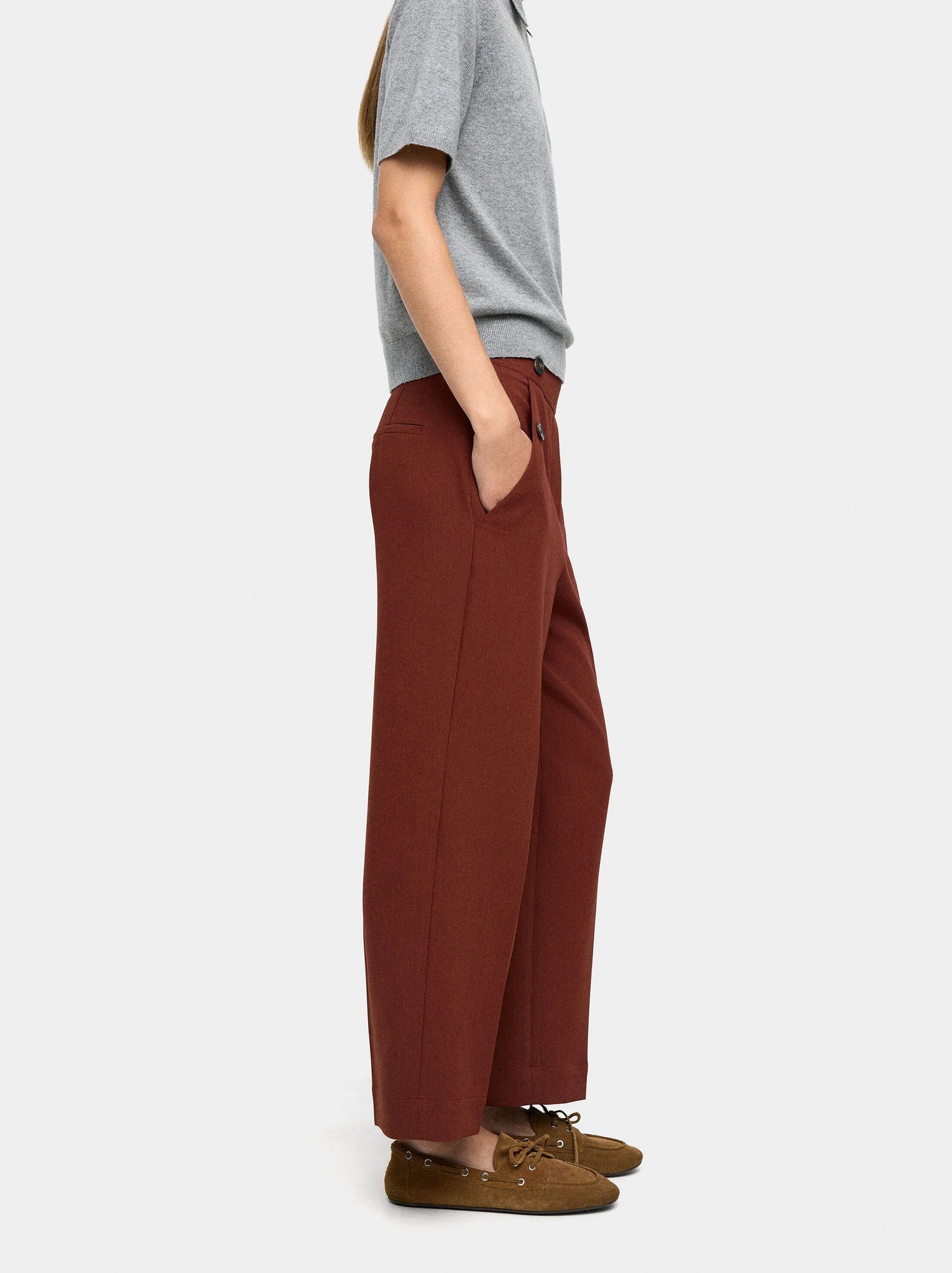 Pantalón fluido con bolsillos