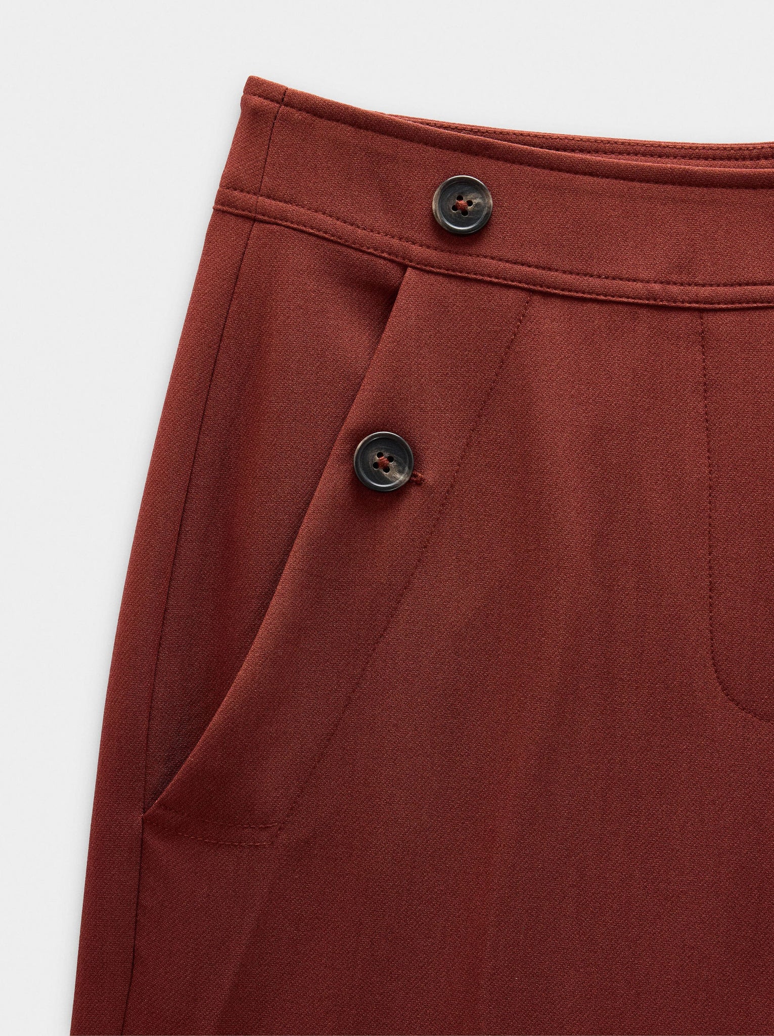 Pantalón fluido con bolsillos