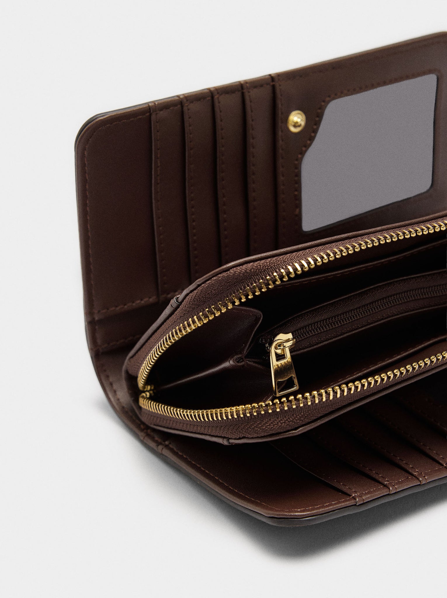 Cartera de piel de contraste