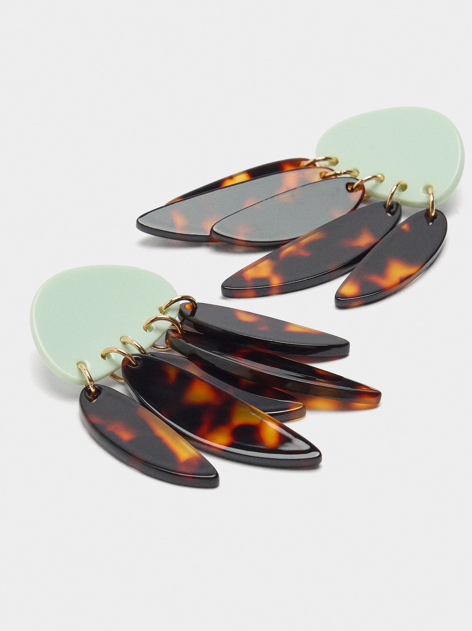 Pendientes largos de resina