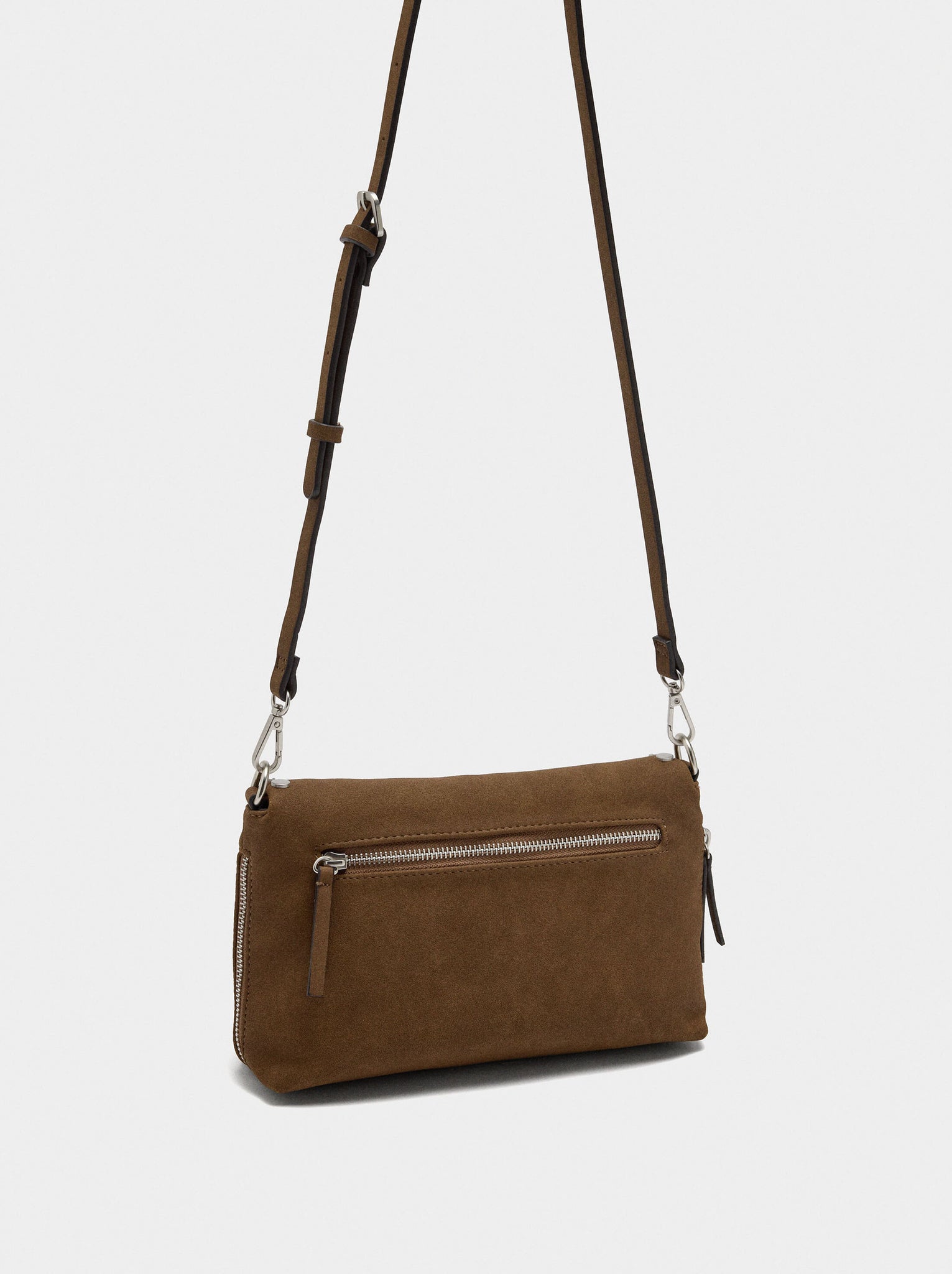 Bolso de hombro efecto piel con tachuelas