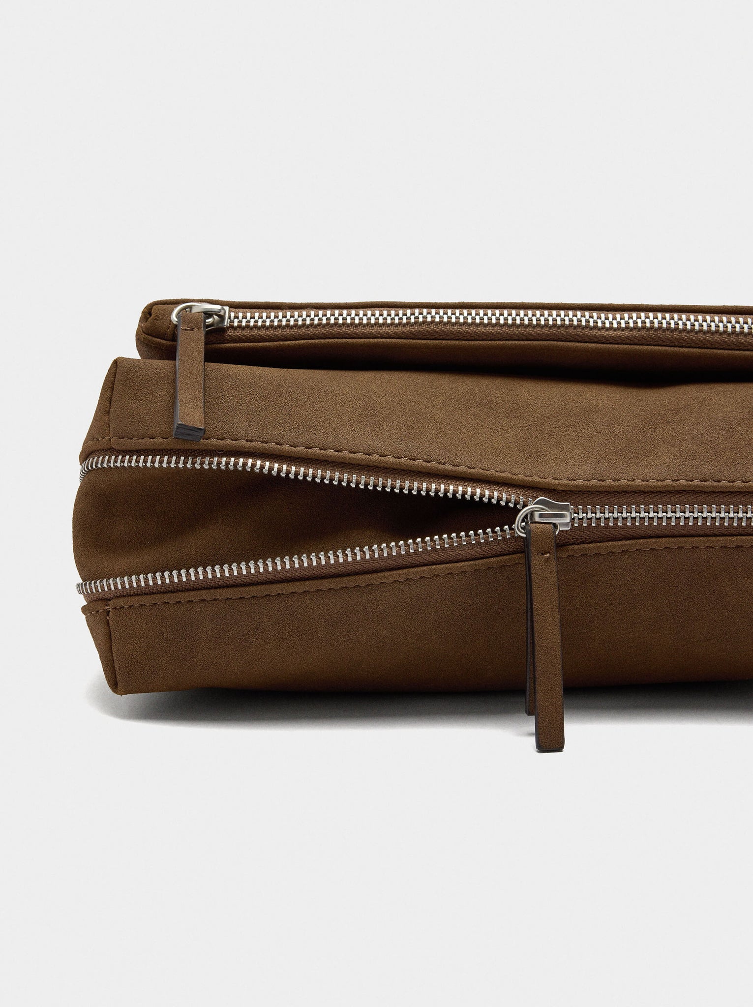 Bolso de hombro efecto piel con tachuelas