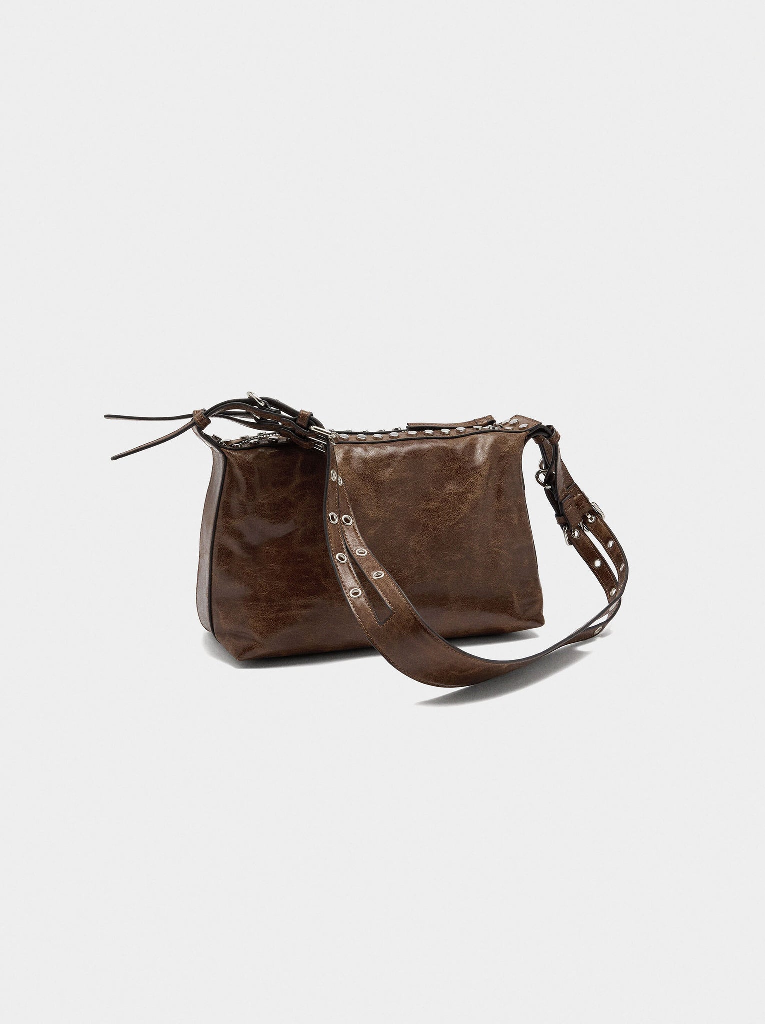 Bolso de hombro con tachuelas