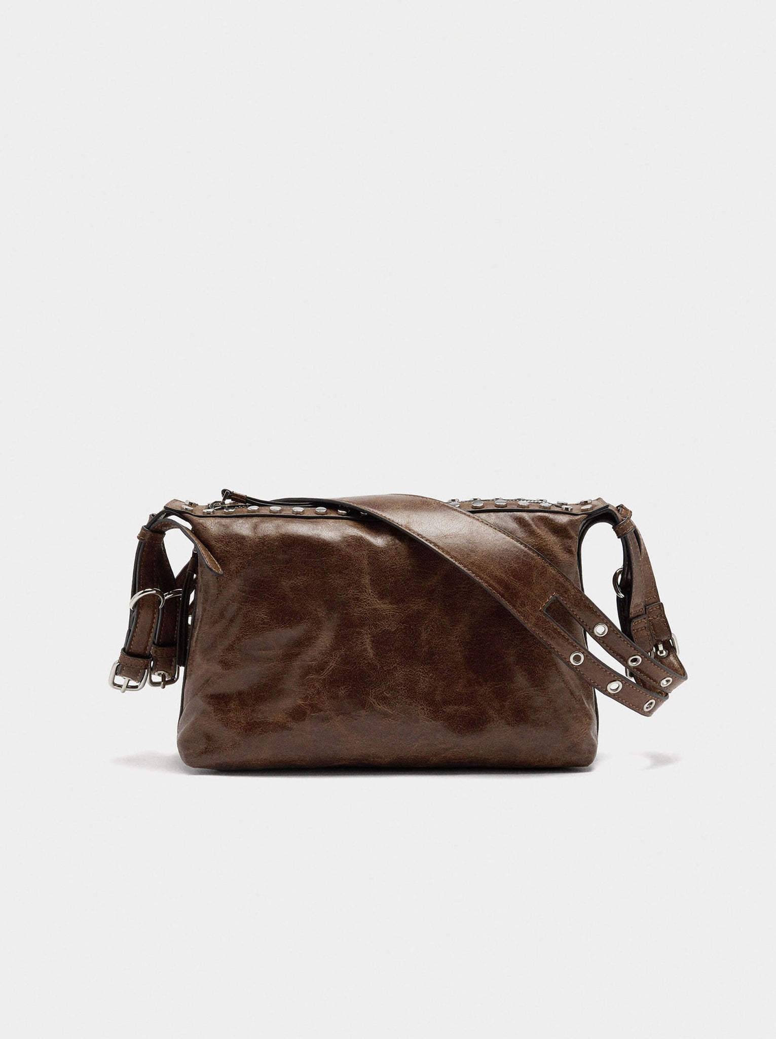 Bolso de hombro con tachuelas