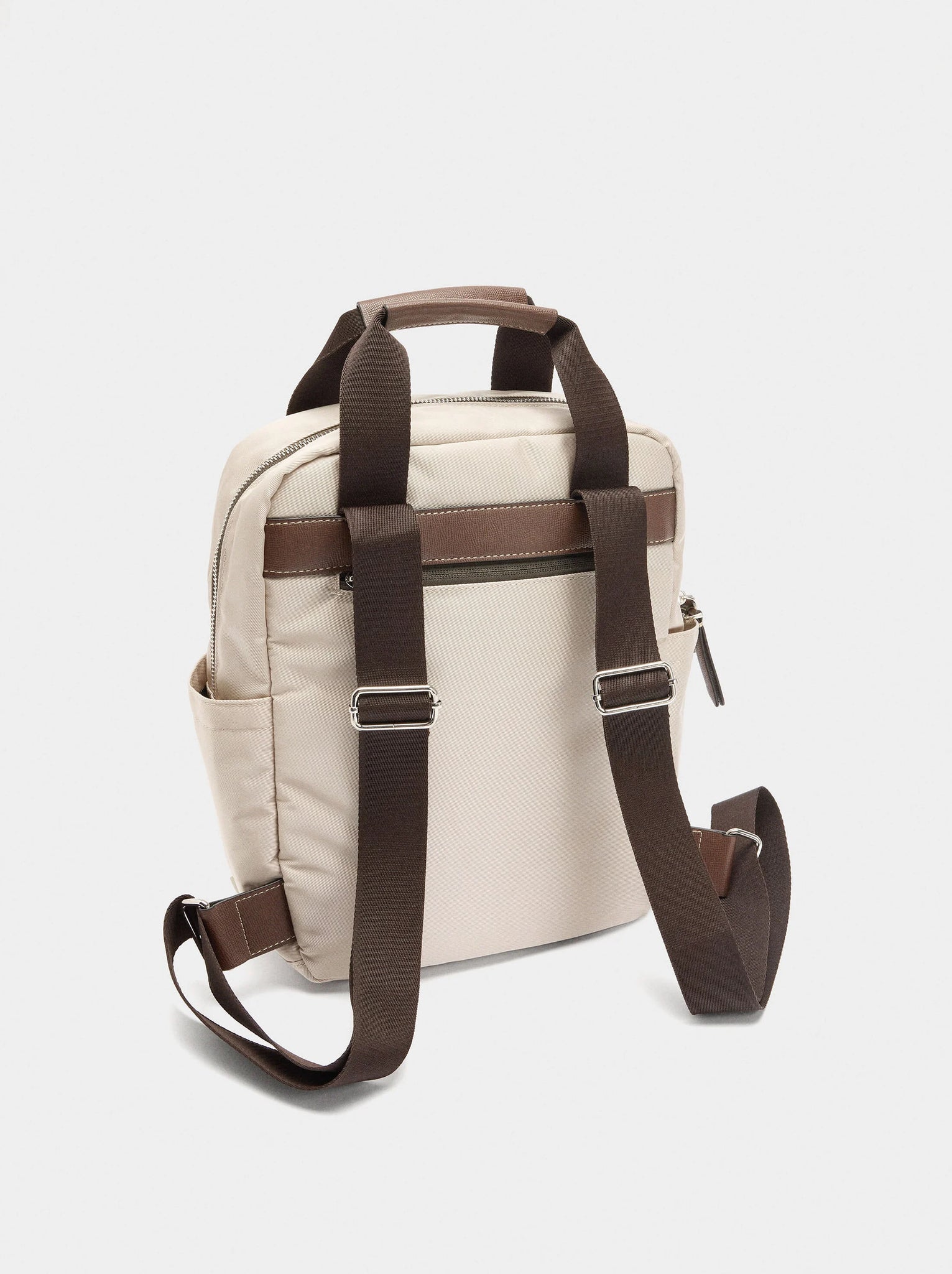 Mochila de nylon con colgante