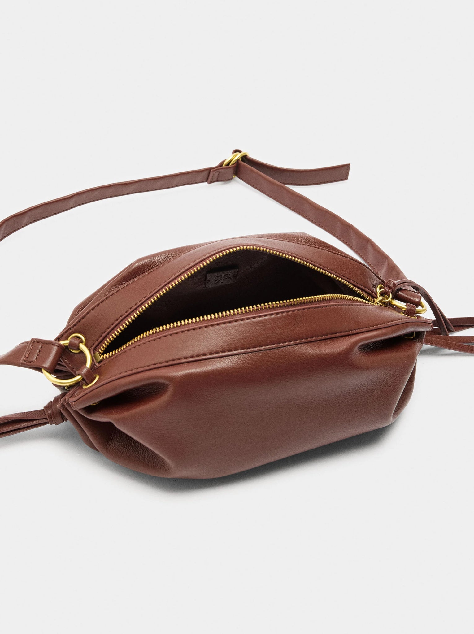 Bolso bandolera con fruncidos