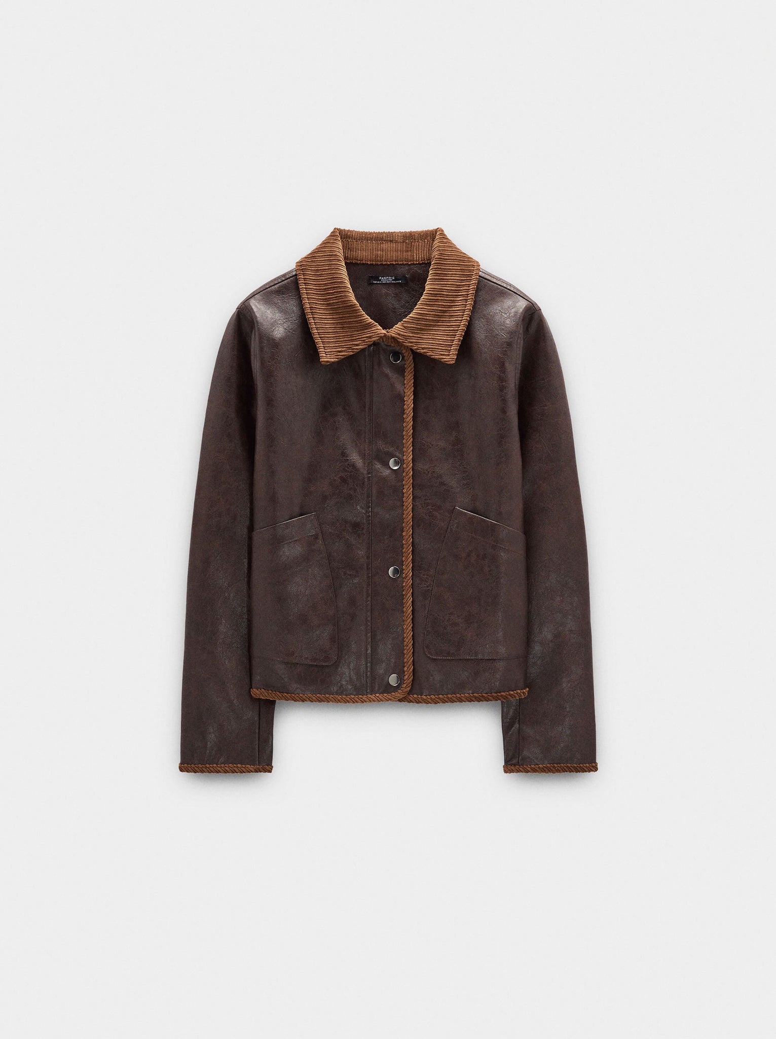 Chaqueta efecto piel cuello en contraste