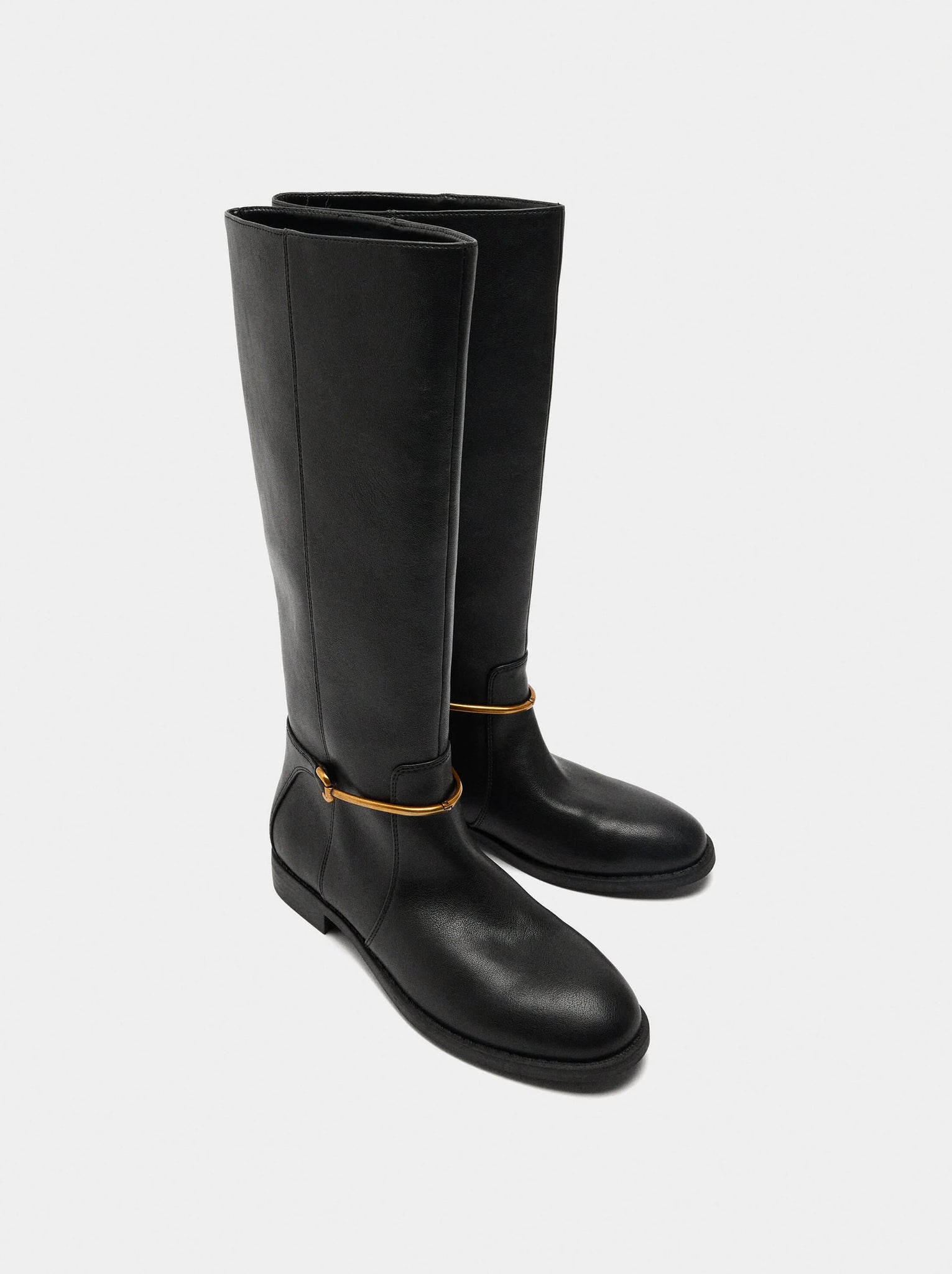 Botas altas con detalle metálico