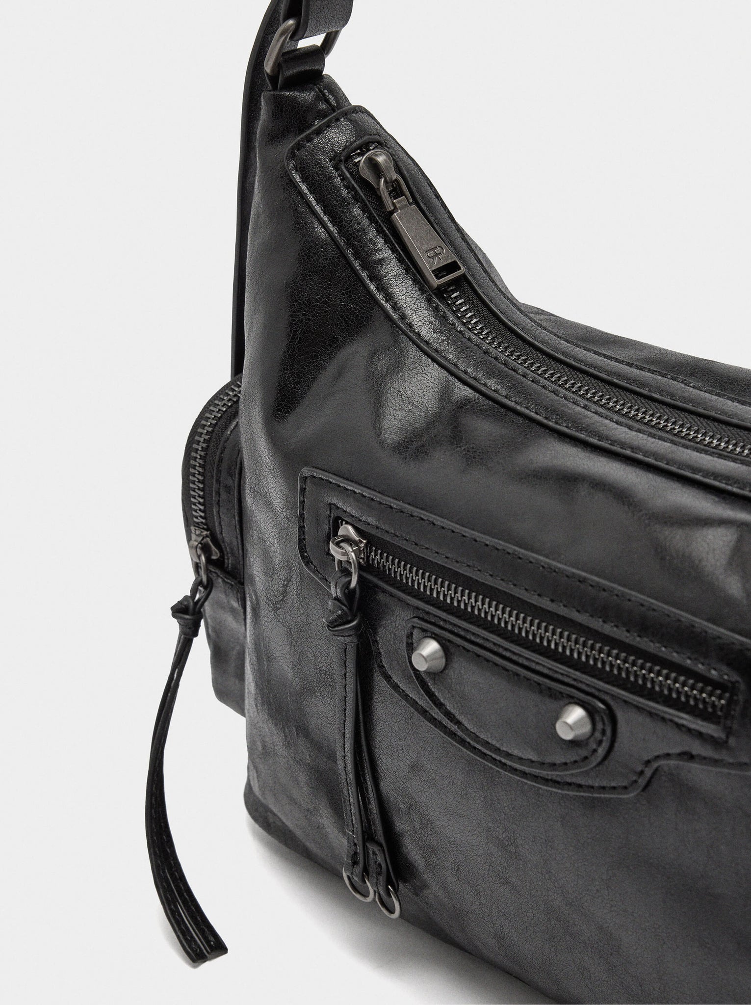 Bolso de hombro de efecto envejecido