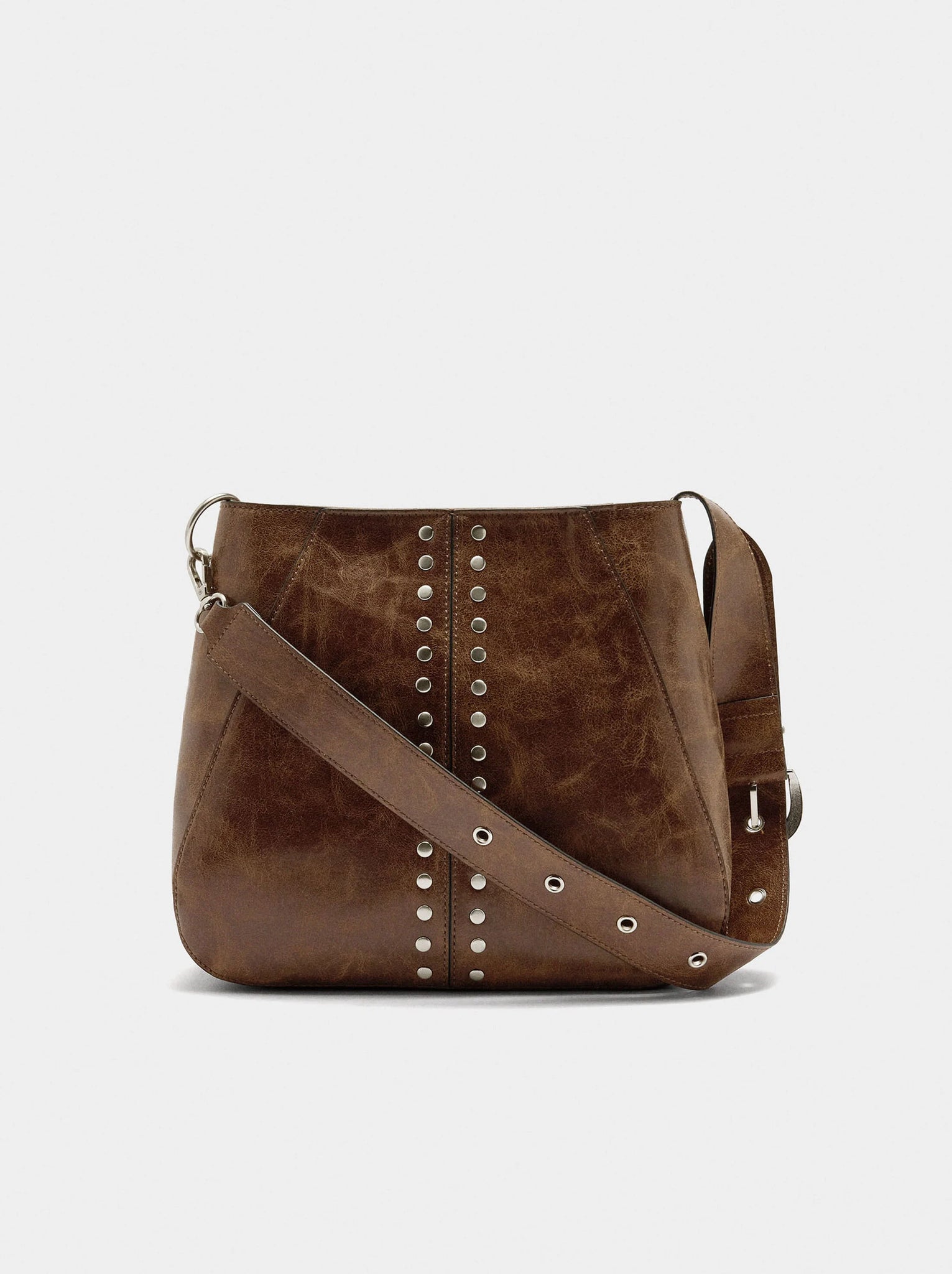 Bolso de hombro con tachuelas