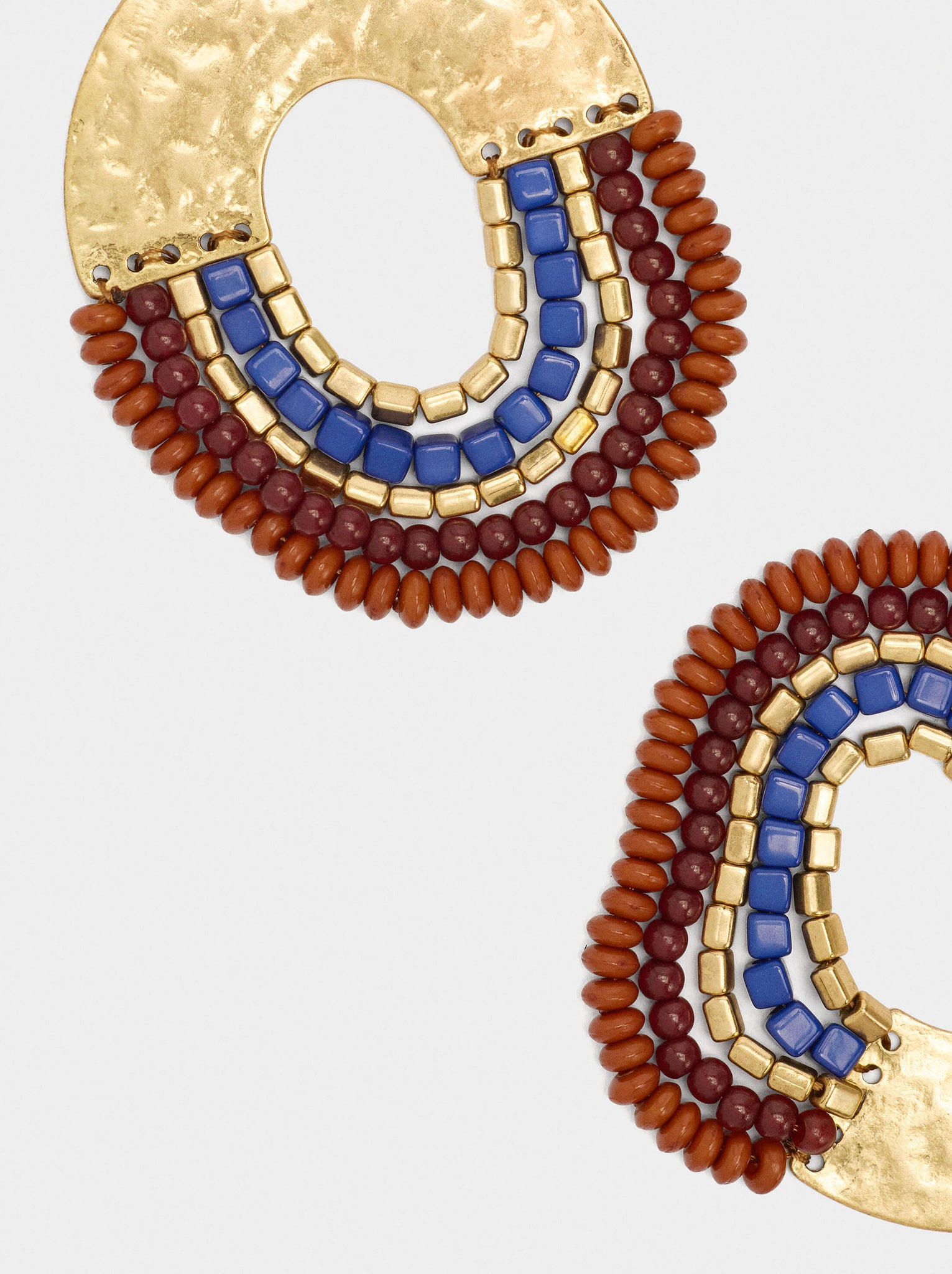 Pendientes de arco con cuentas