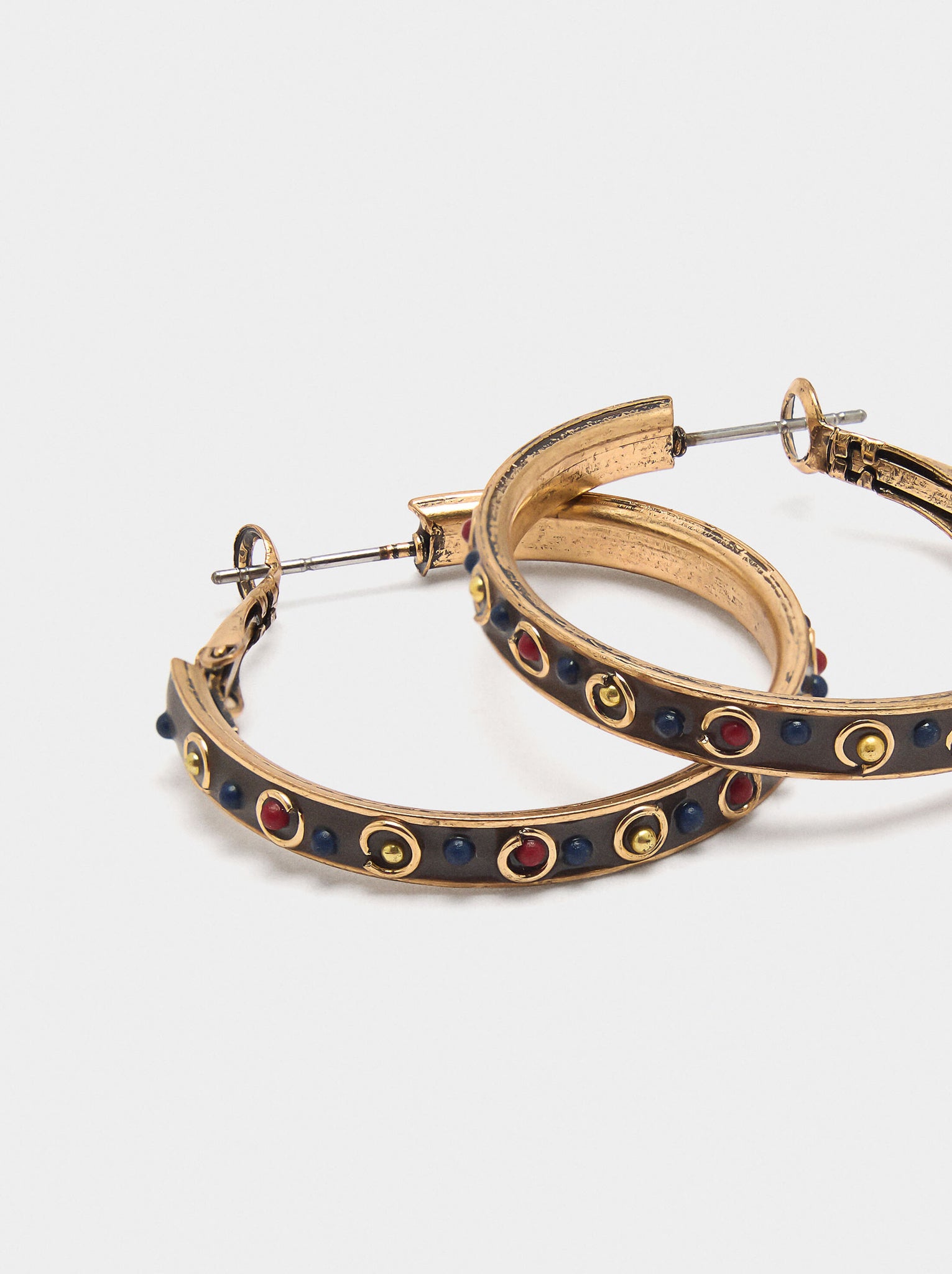 Aros de cristales y resina