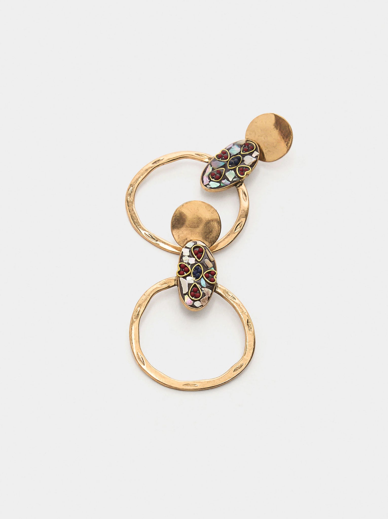 Pendientes largos de detalle étnico