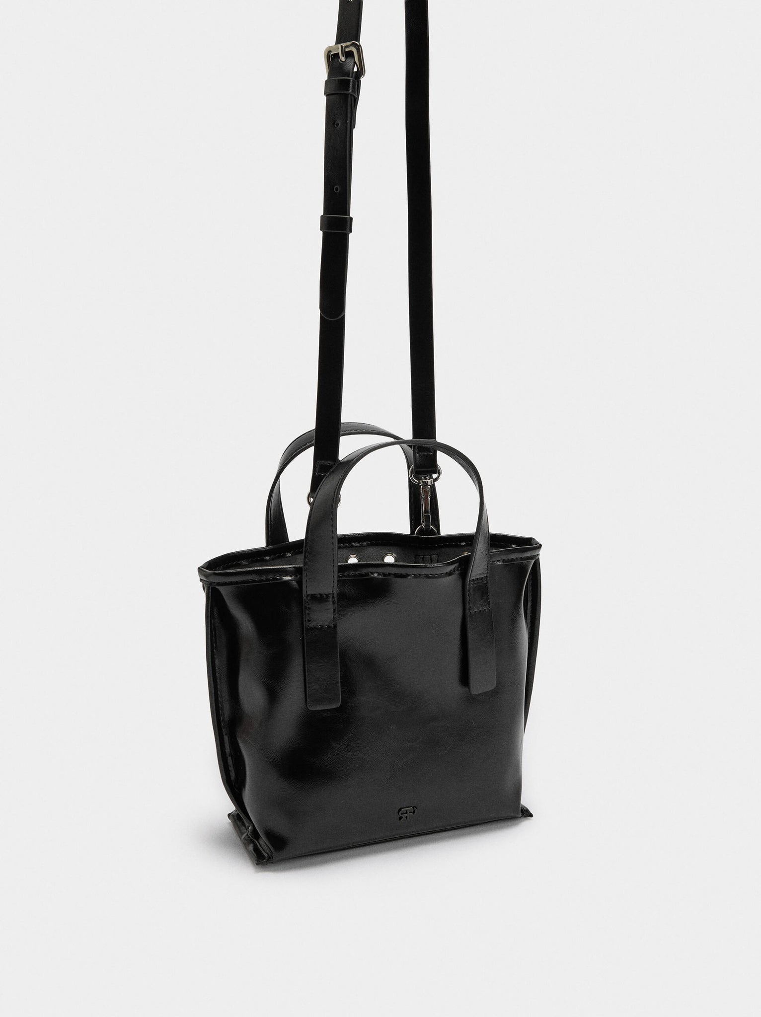 Bolso tote con tachuelas bolso interior