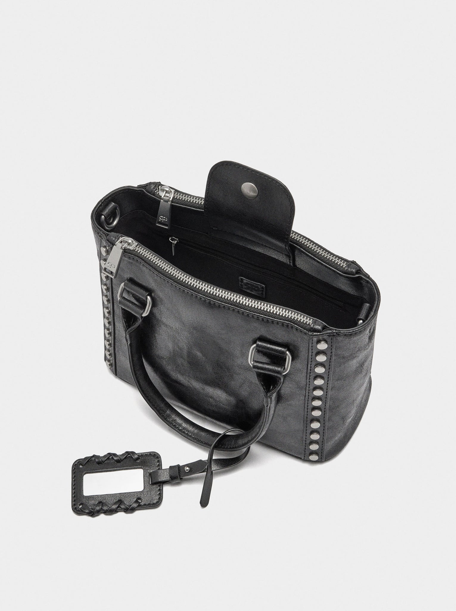 Bolso tote con tachuelas