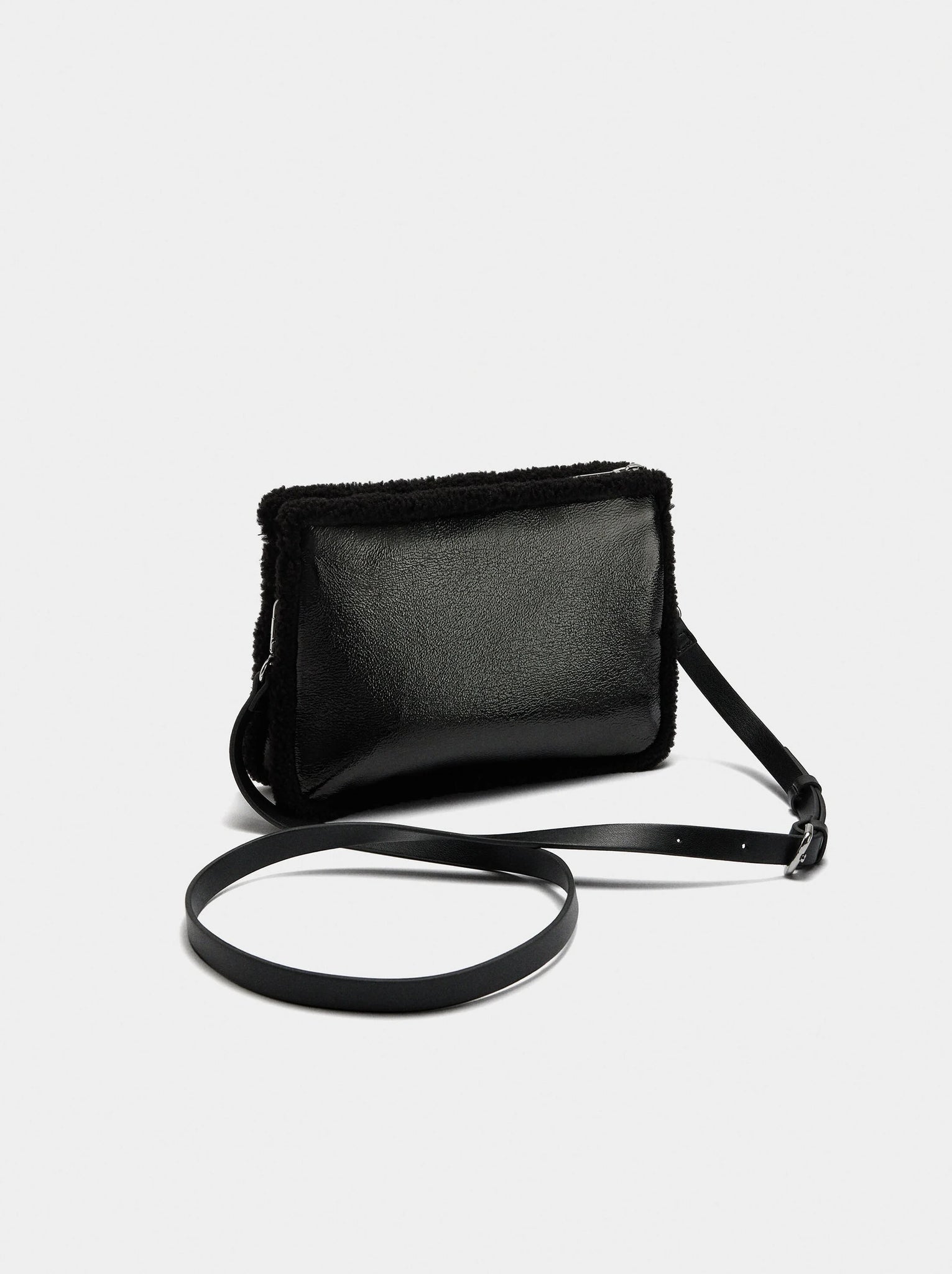 Bolso bandolera bordes efecto pelo