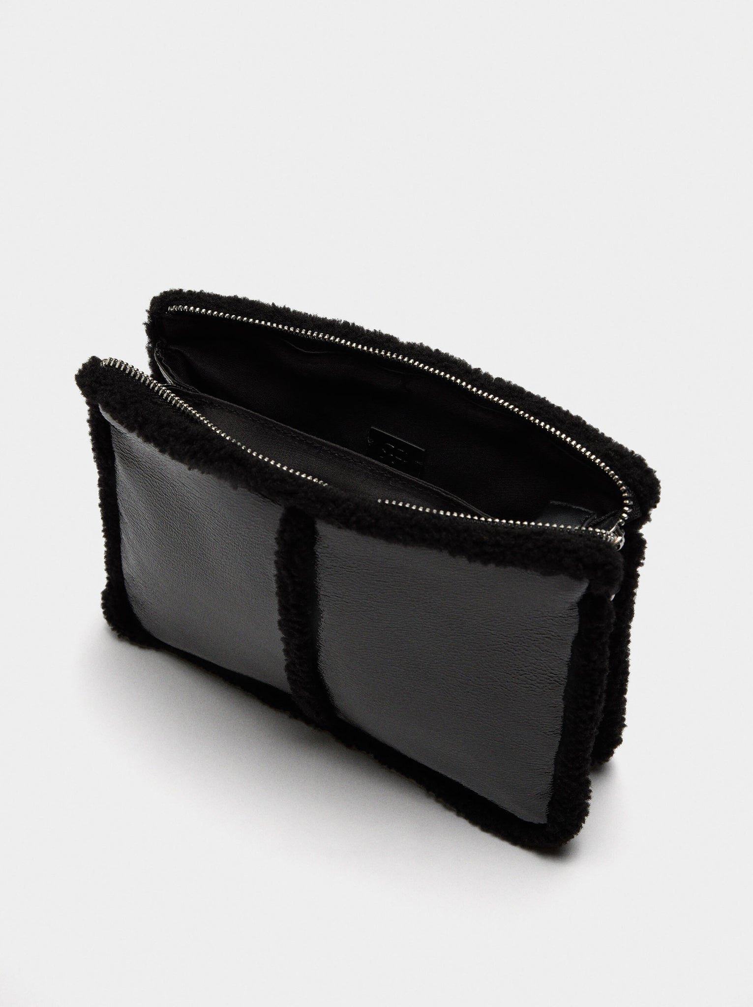 Bolso bandolera bordes efecto pelo