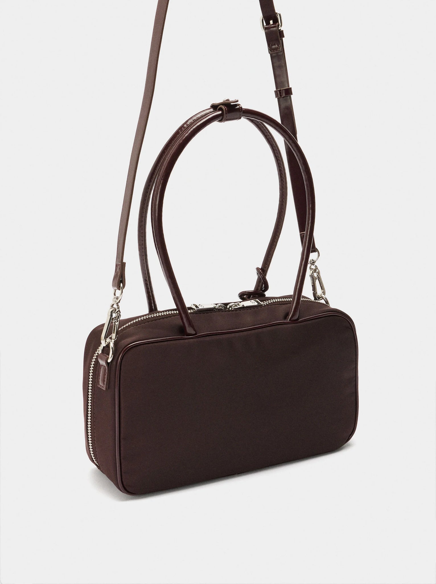 Bolso bowling de nylon con colgante