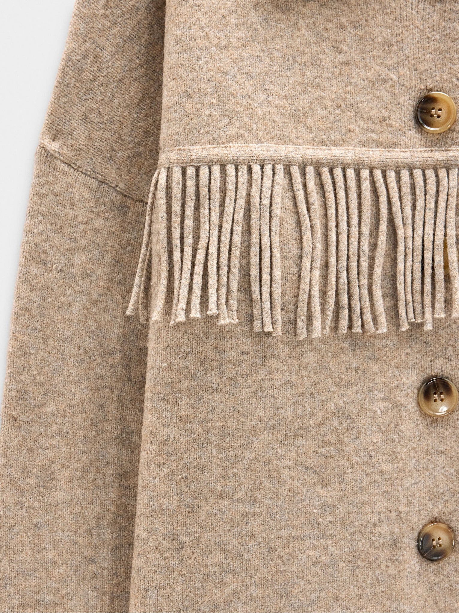 Cárdigan de punto con flecos