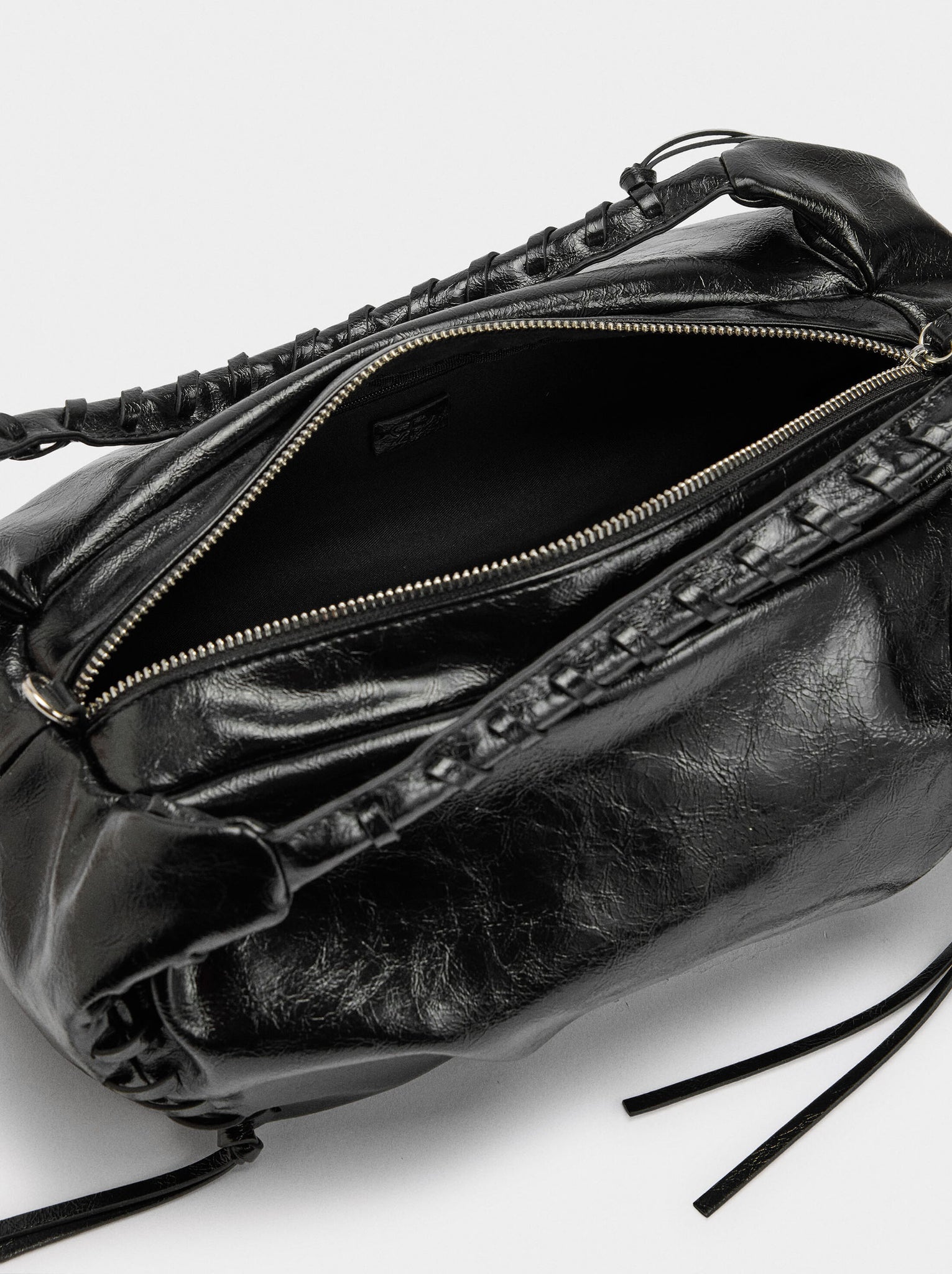 Bolso de mano de charol