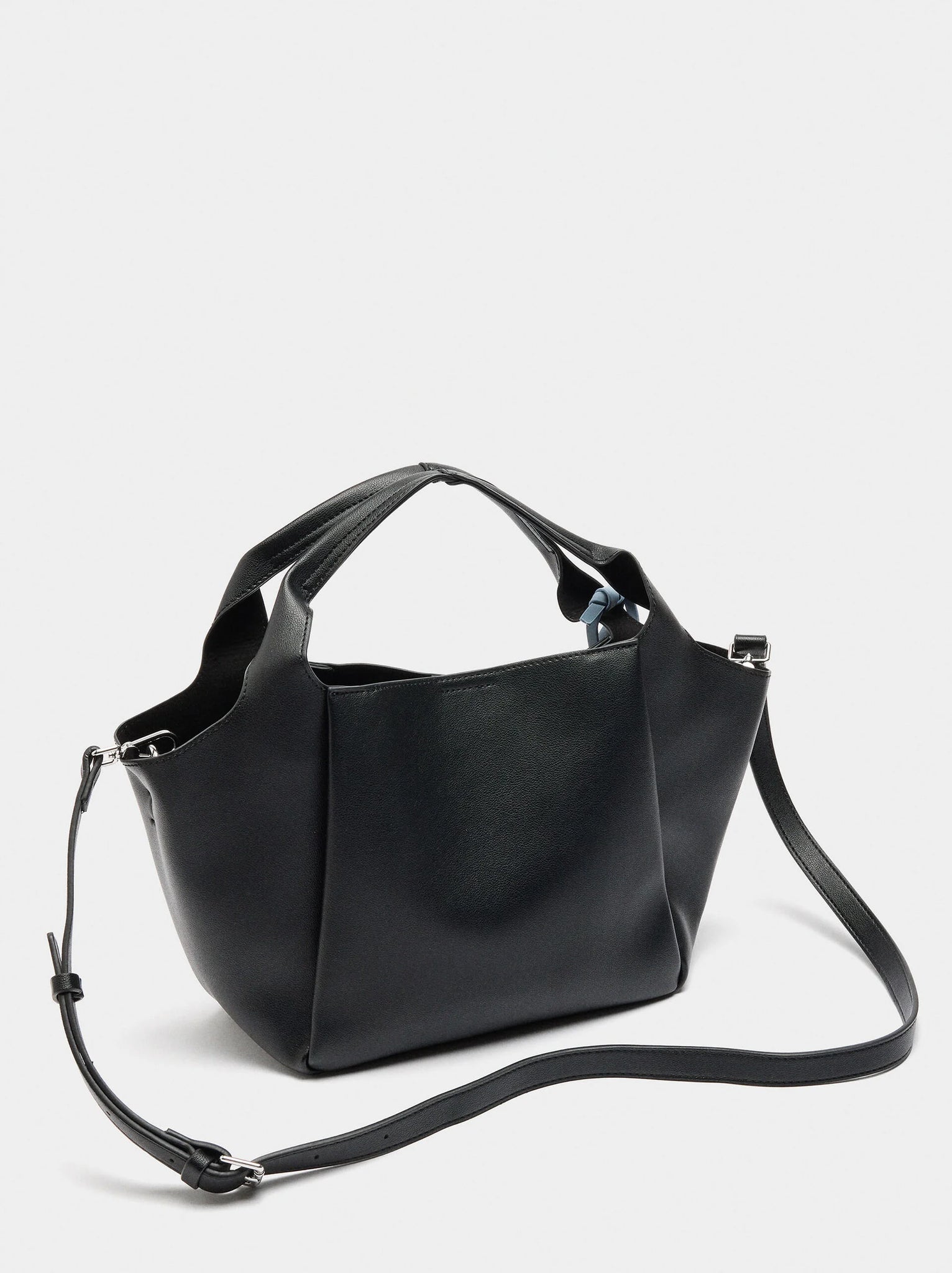 Bolso tote con penduro