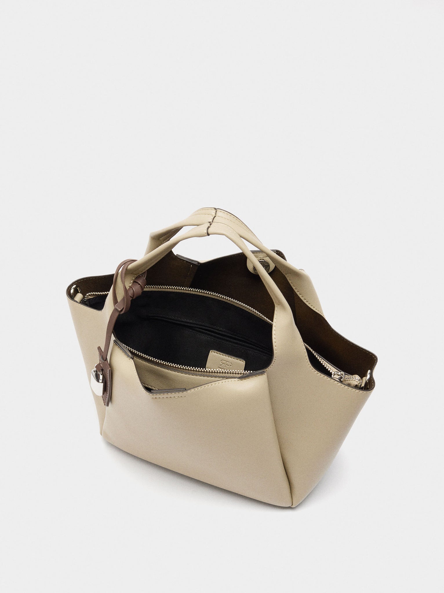 Bolso tote con penduro