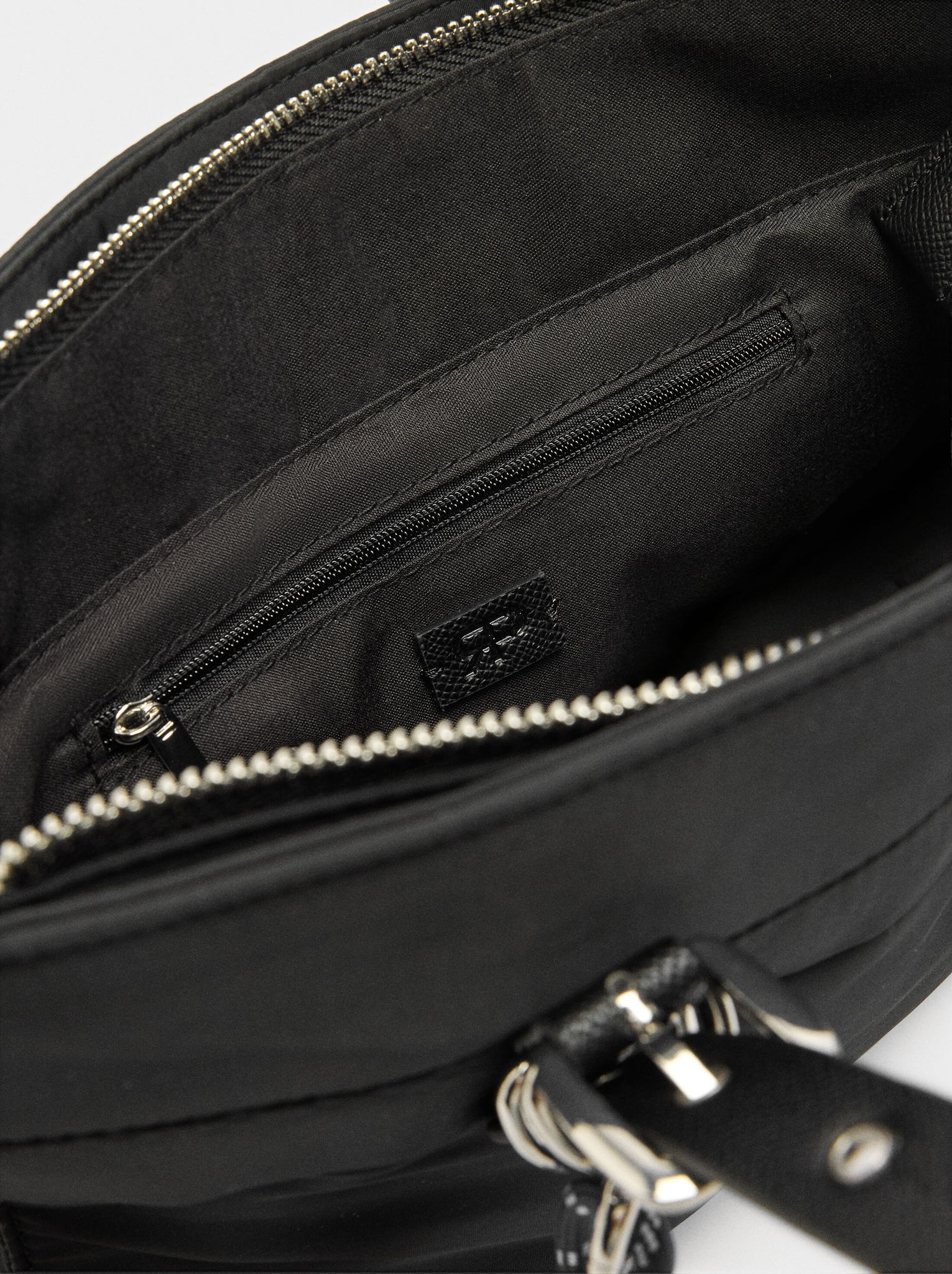 Bolso tote de nylon con colgante