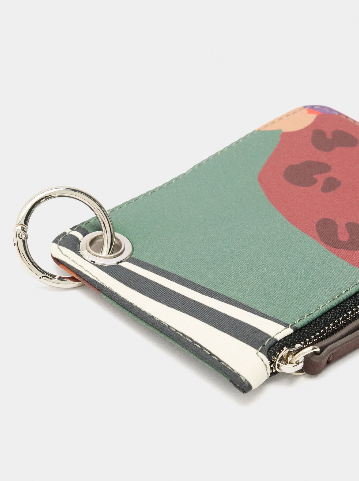 Bolso tote textura suave con colgante