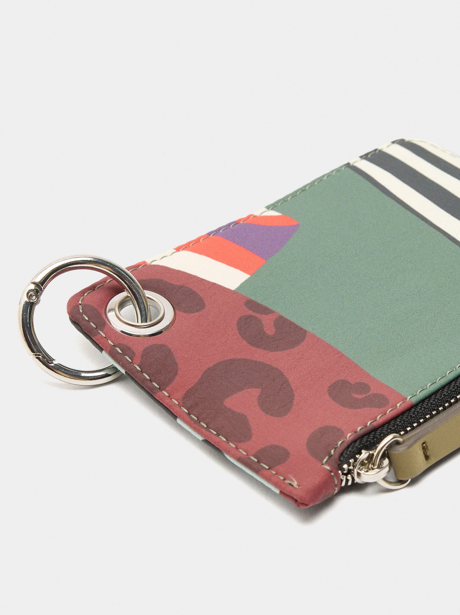 Bolso tote textura suave con colgante