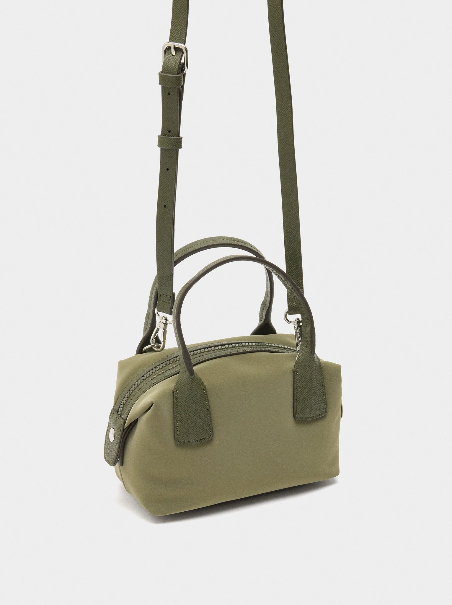 Bolso de mano de textura suave