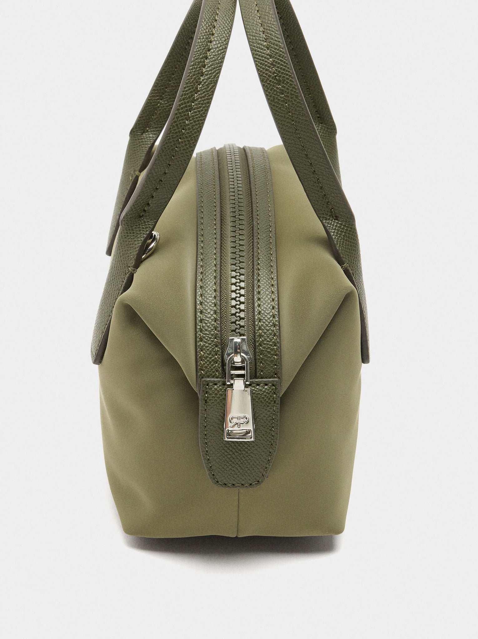 Bolso de mano de textura suave