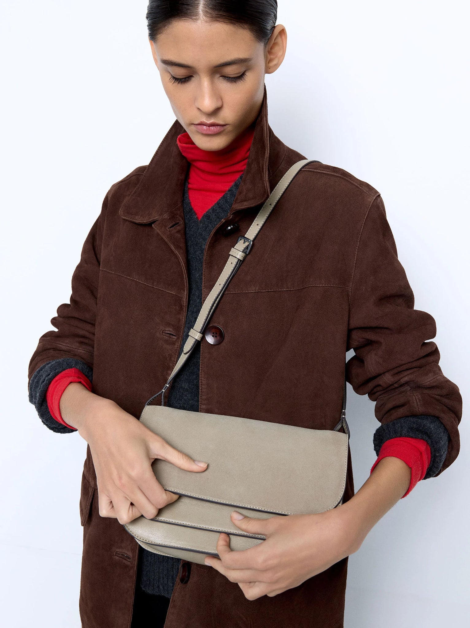 Bolso bandolera con solapa doble