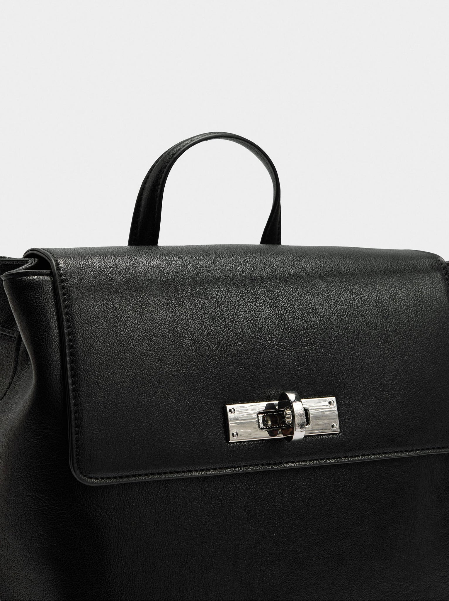 Mochila con cierre giratorio