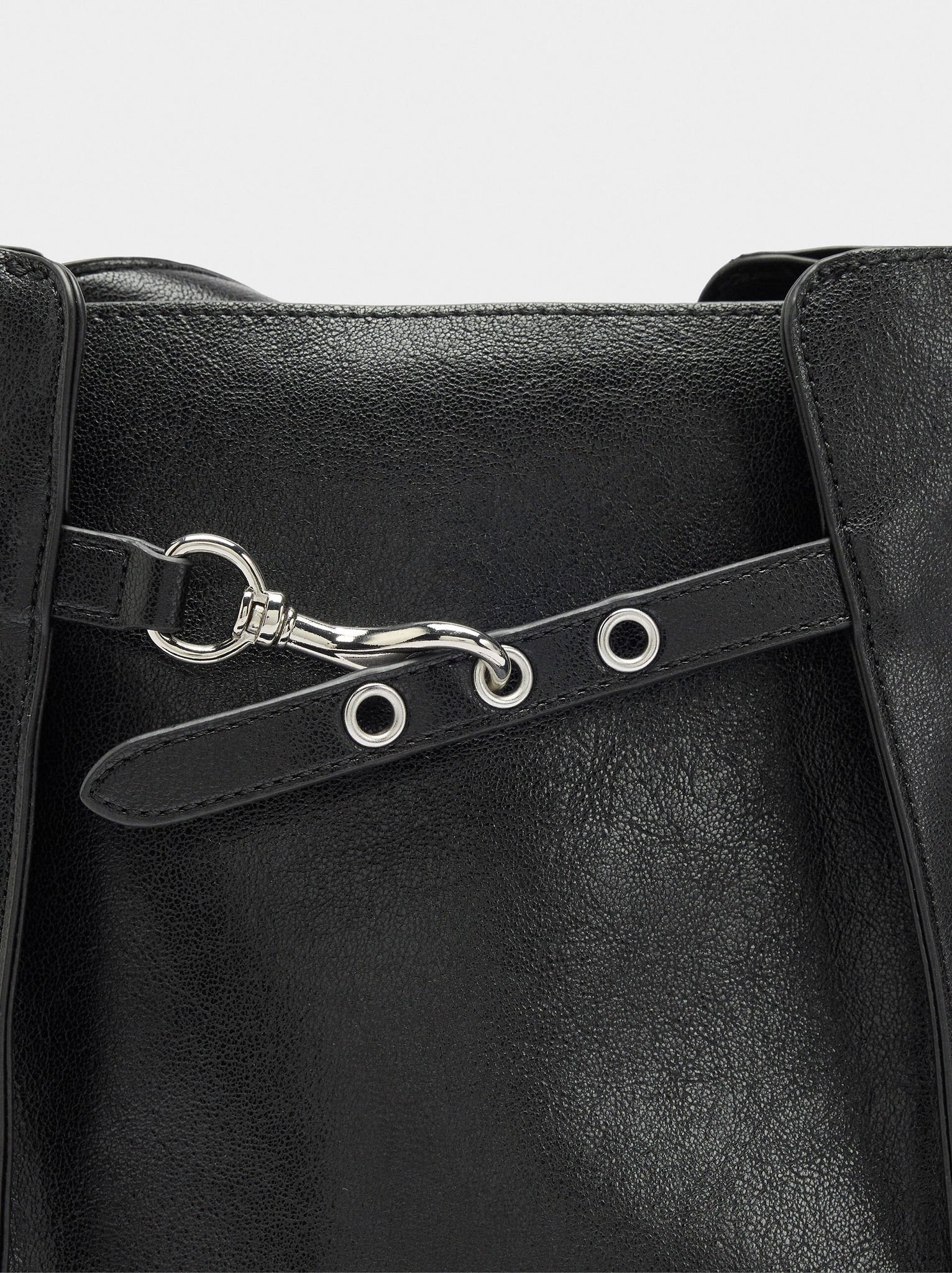 Bolso bombonera con pliegues laterales