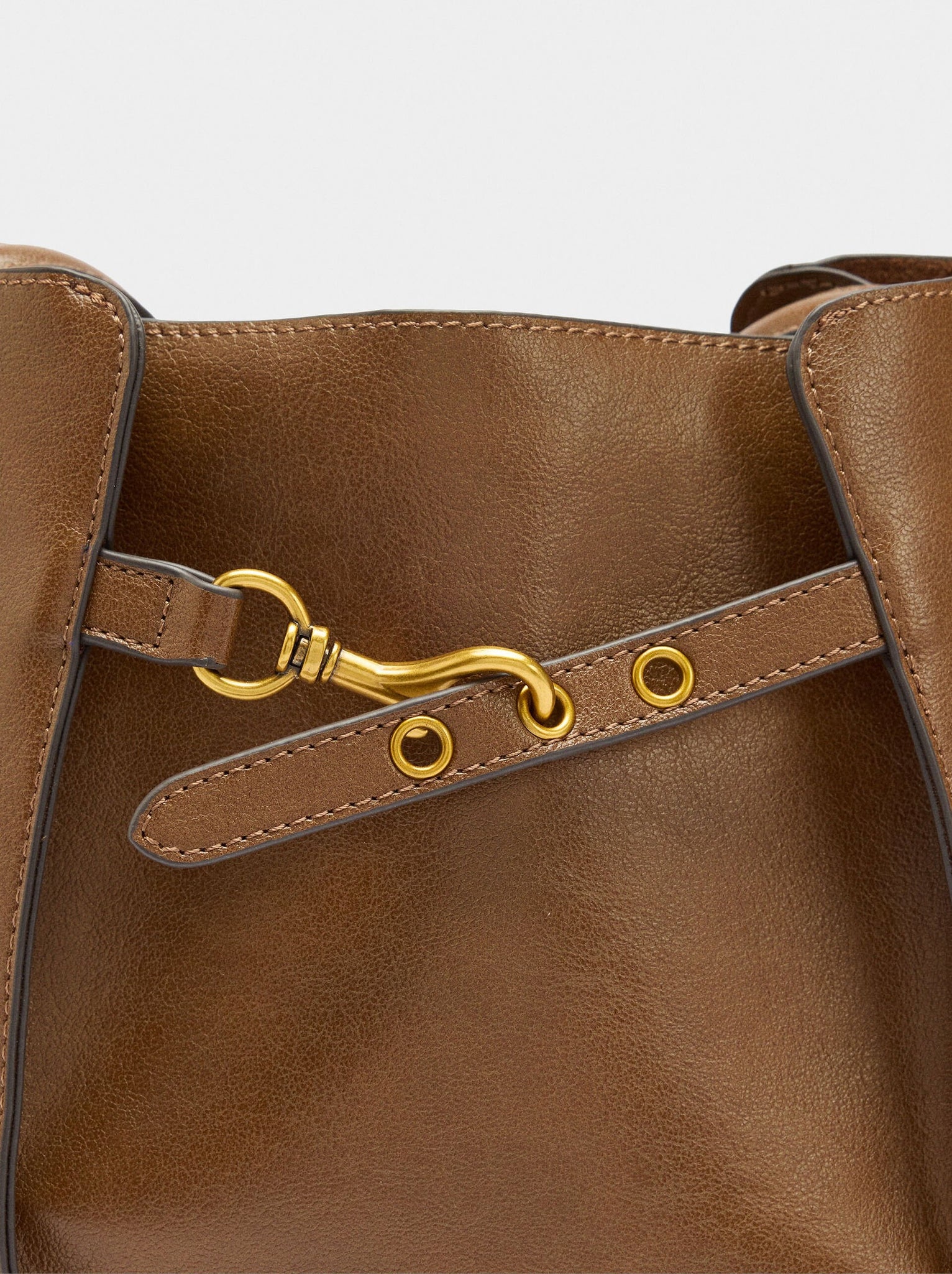 Bolso bombonera con pliegues laterales