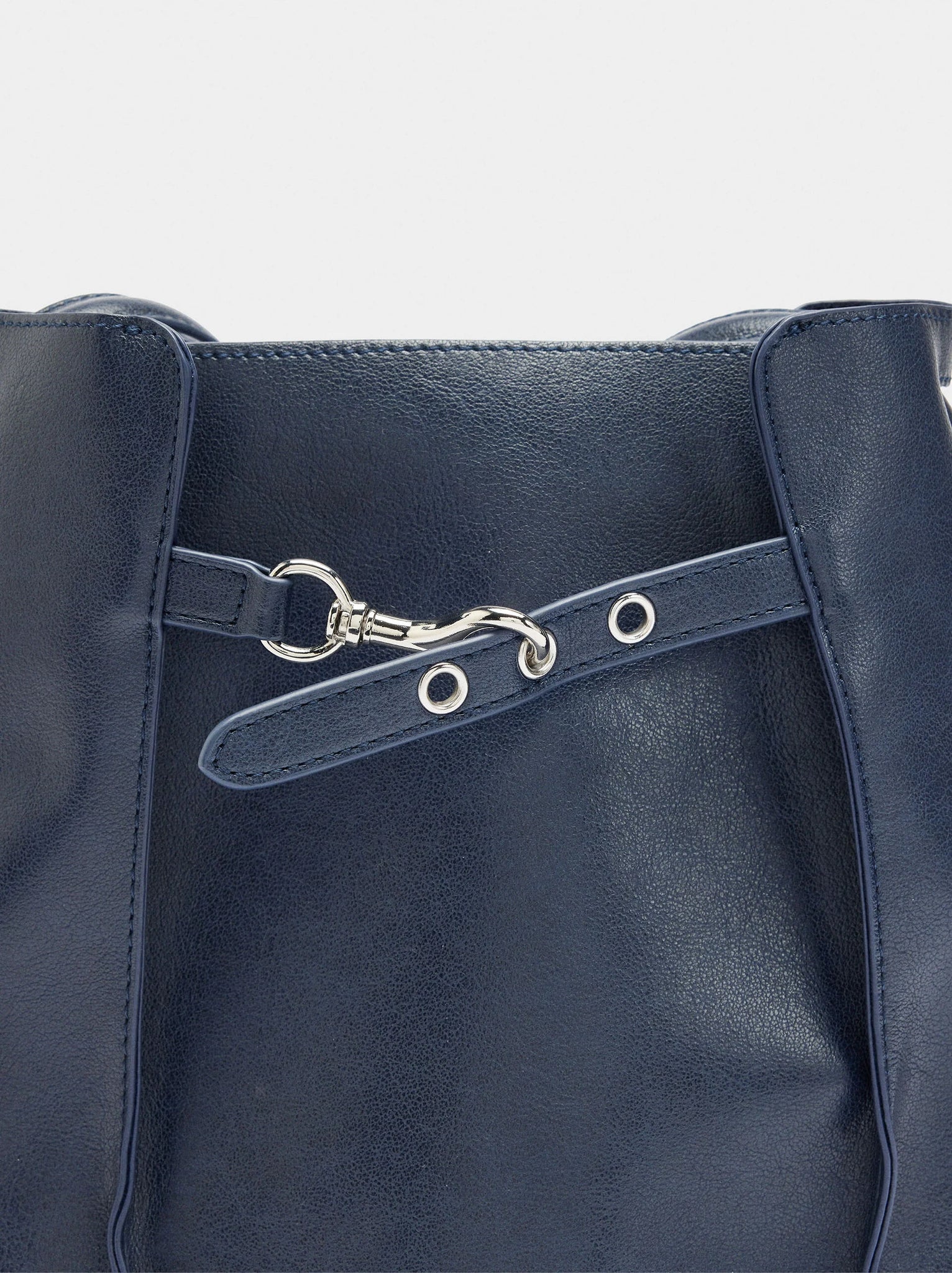 Bolso bombonera con pliegues laterales