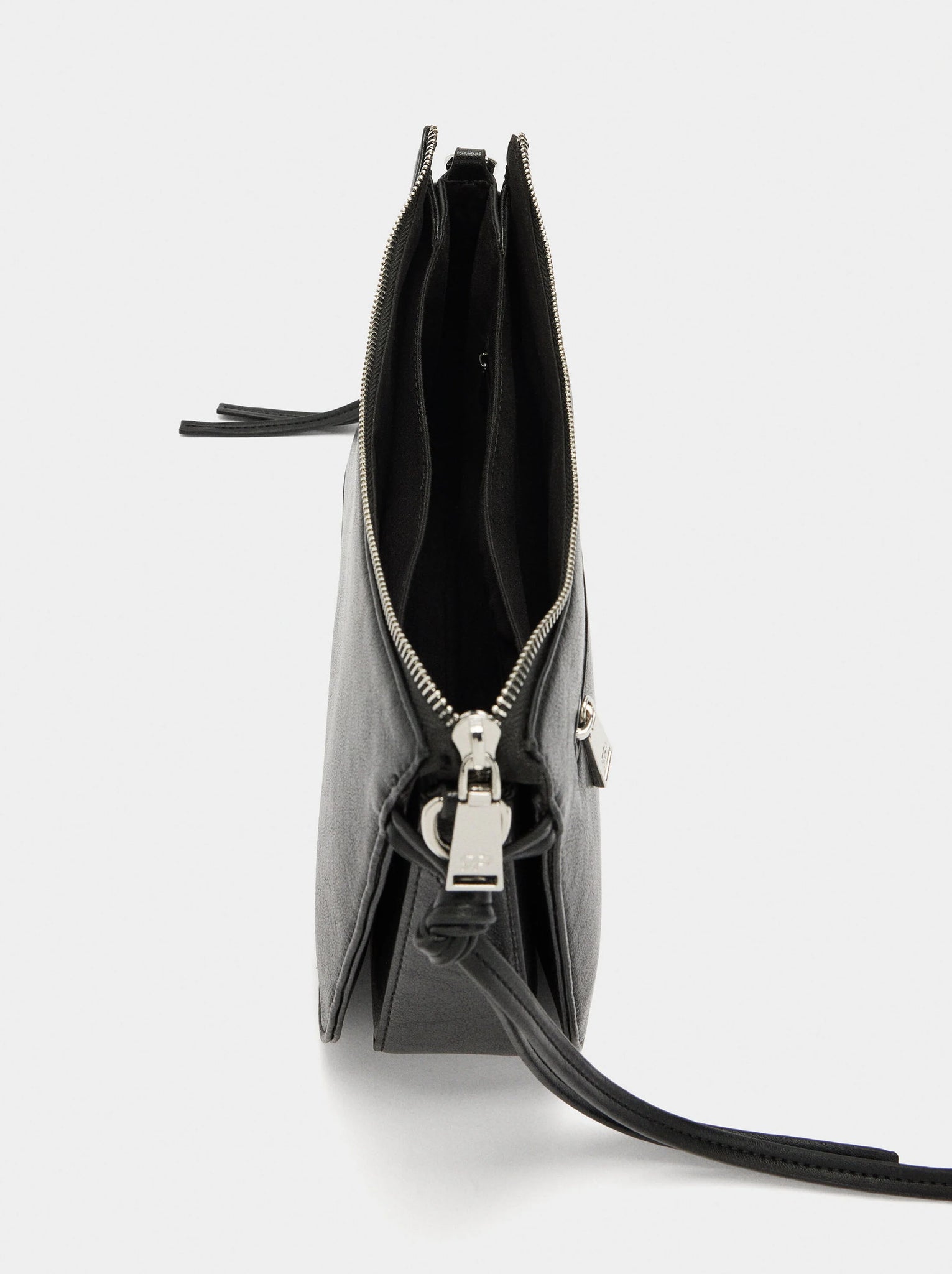 Bolso bandolera con tiras laterales