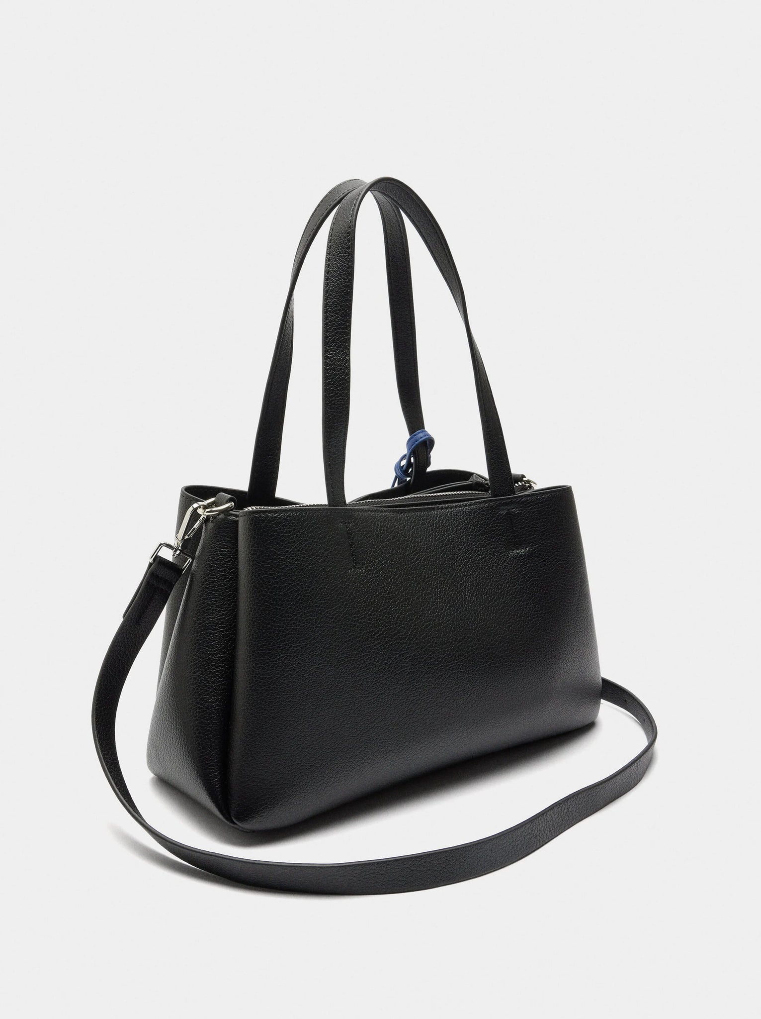 Bolso tote liso con colgante