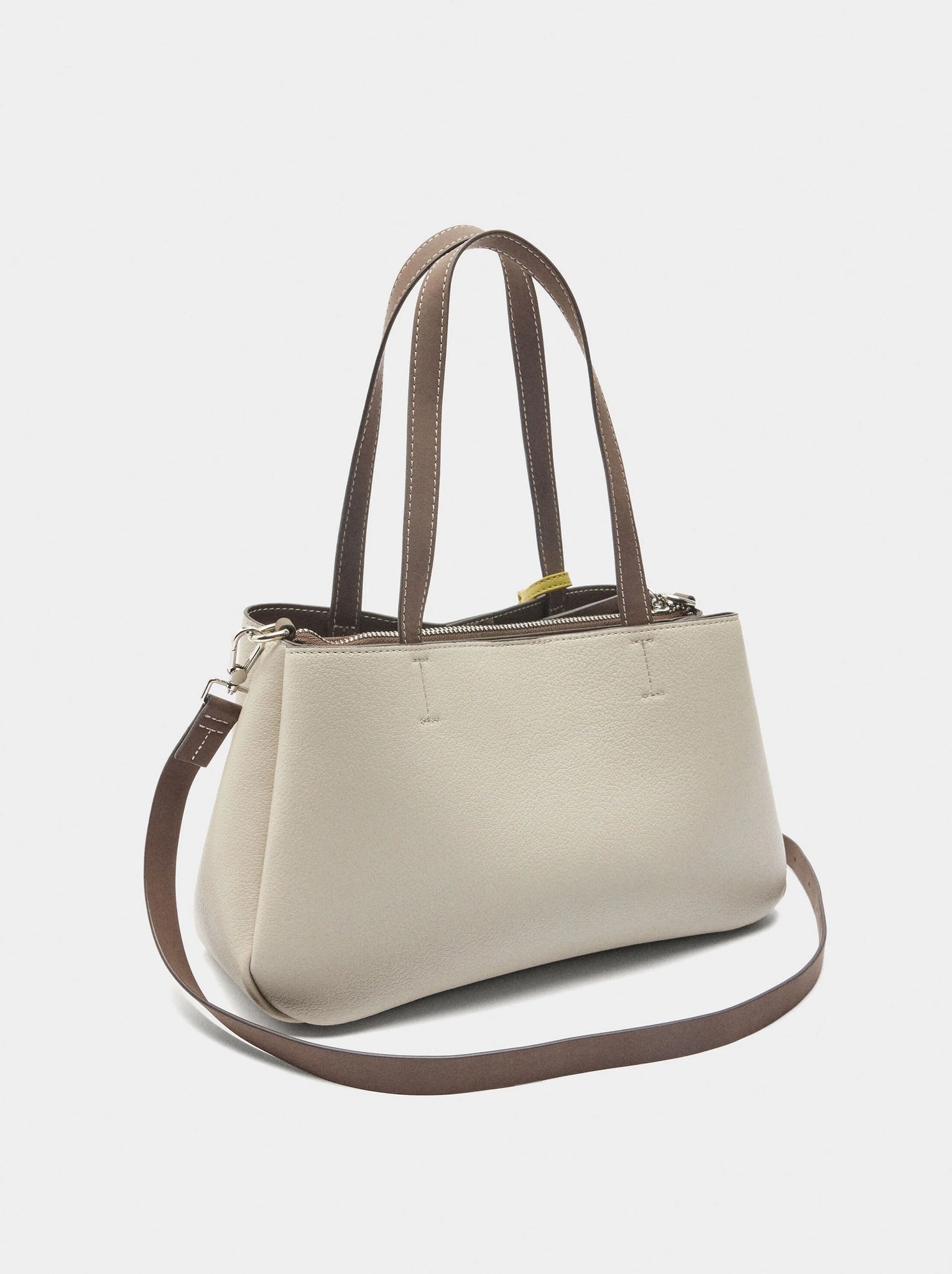Bolso tote liso con colgante