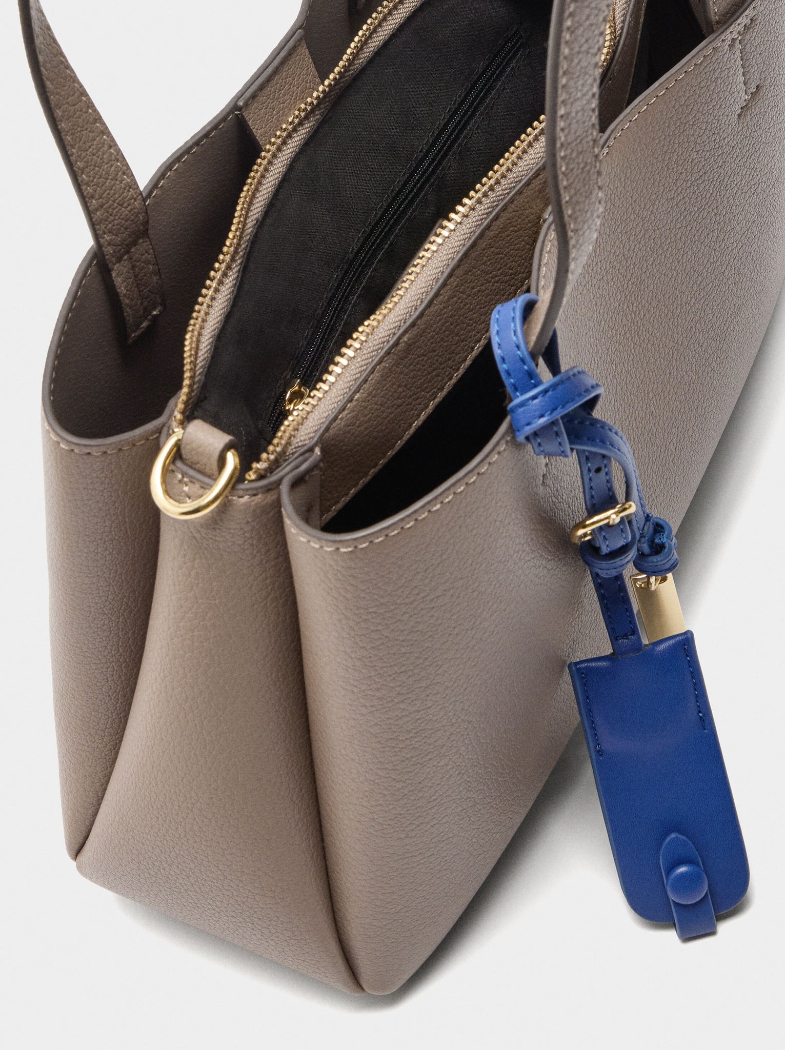 Bolso tote liso con colgante